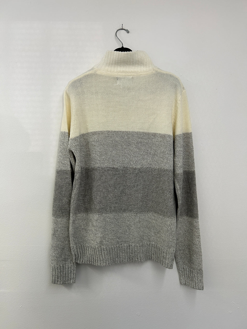 chandail-raye-a-demi-fermeture-eclair