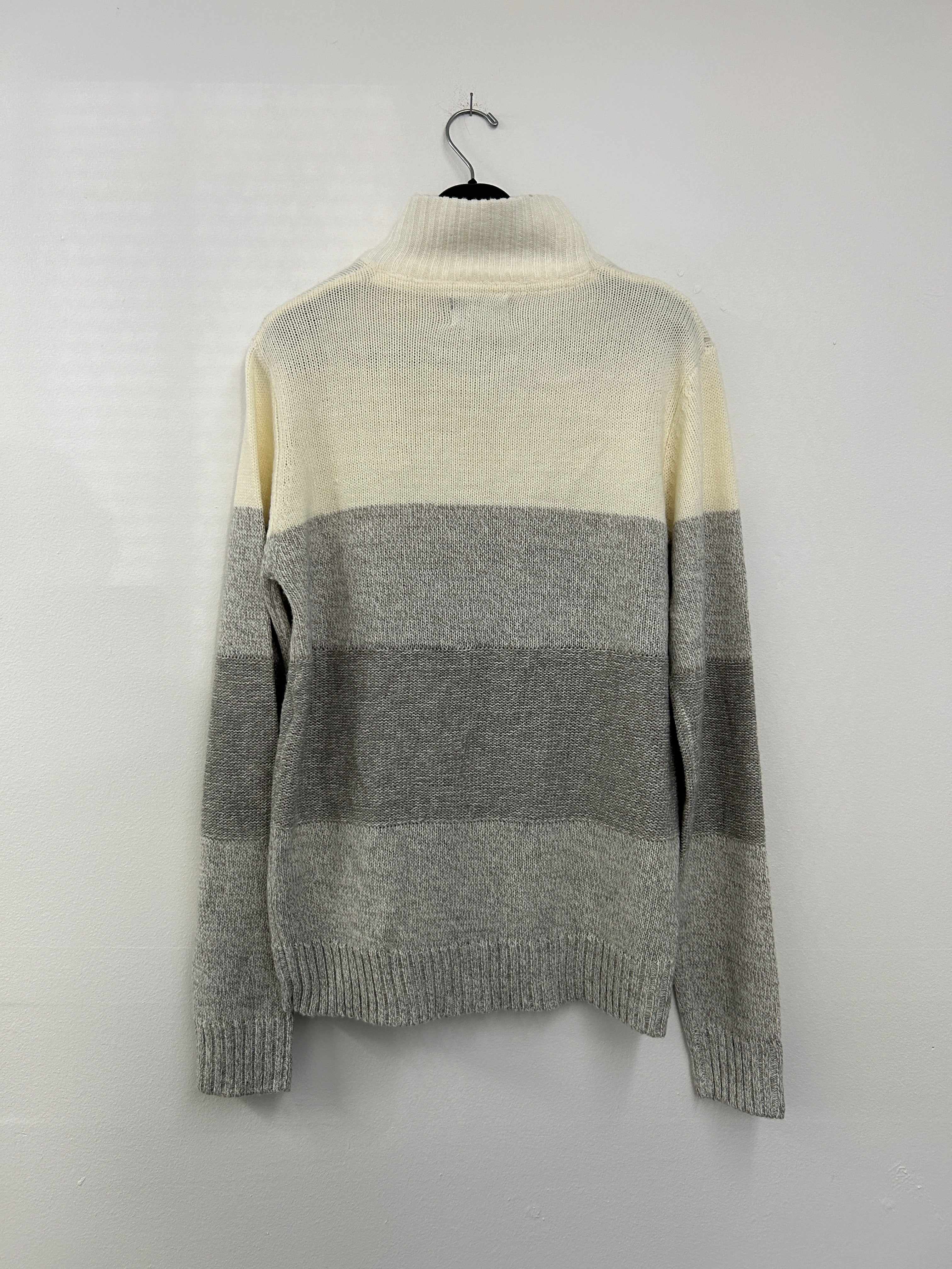 chandail-raye-a-demi-fermeture-eclair