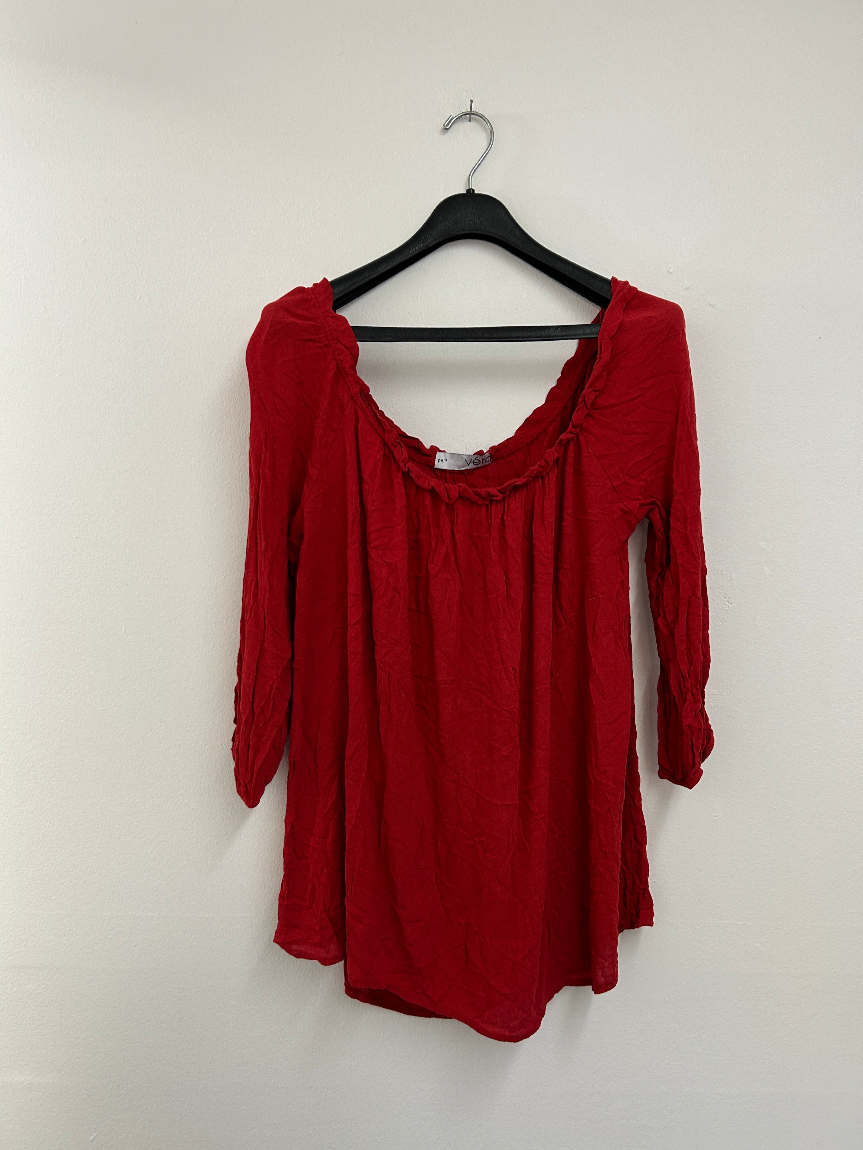 Blouse ample rouge froncée