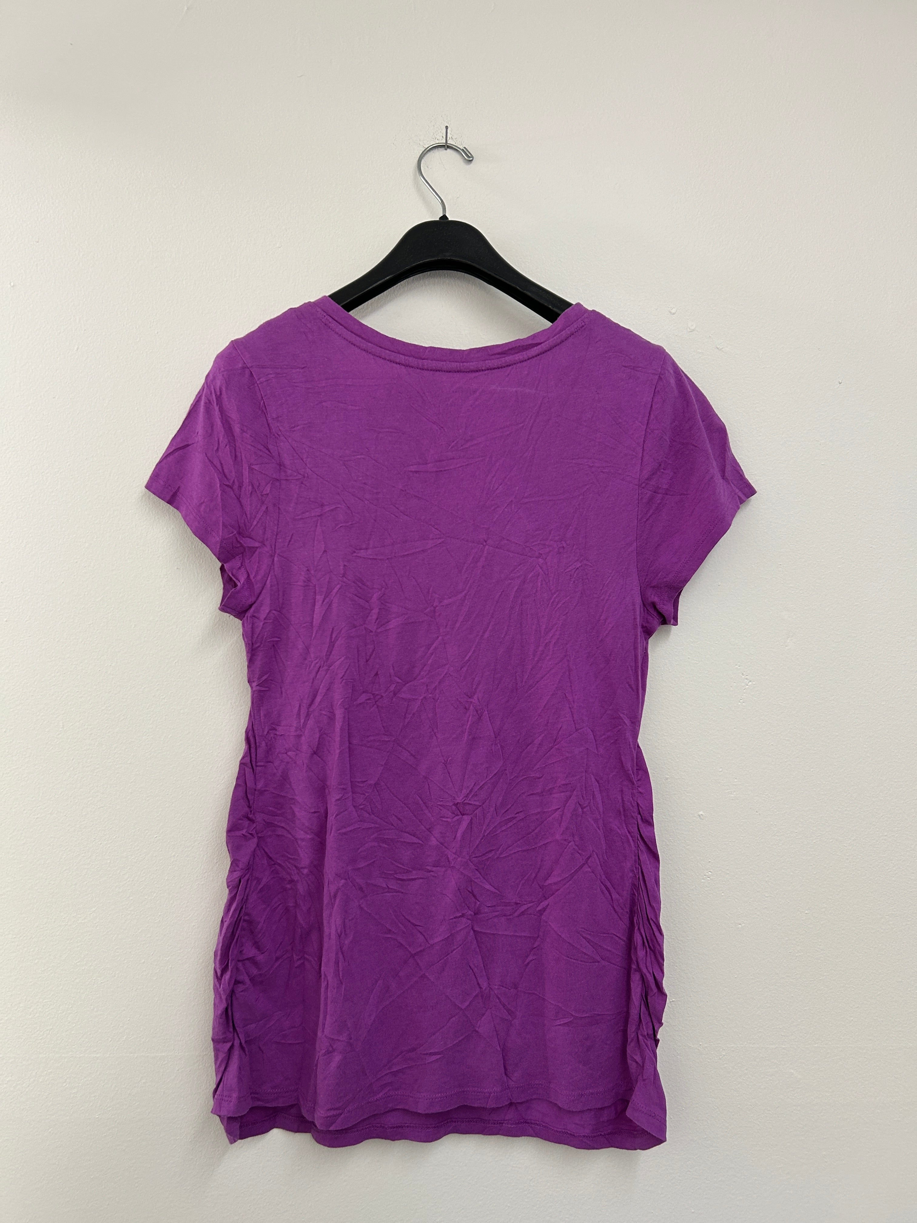 T-shirt violet à col en V