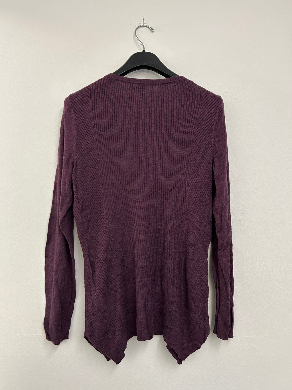 Chandail violet à fermeture éclair sur les épaules