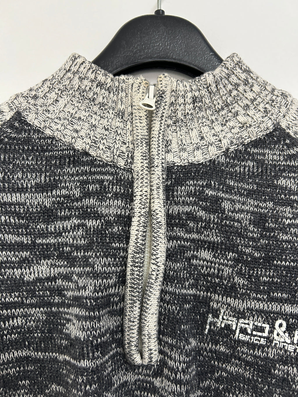 chandail-zippe-gris-chine