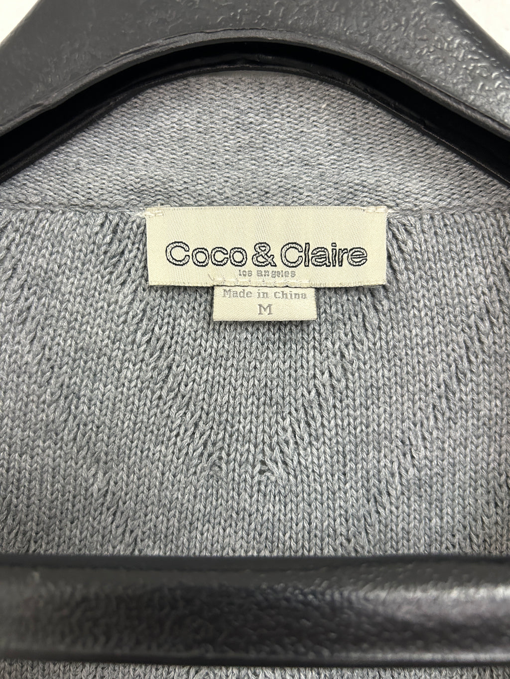 Cardigan gris à tricot torsadé