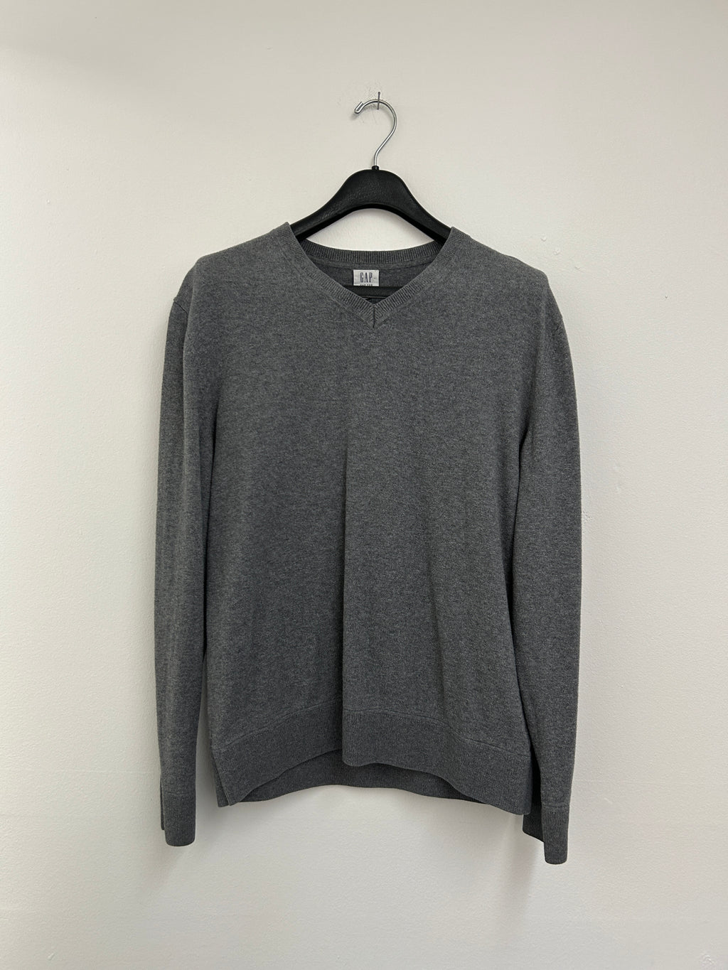 chandail-gris-col-en-v