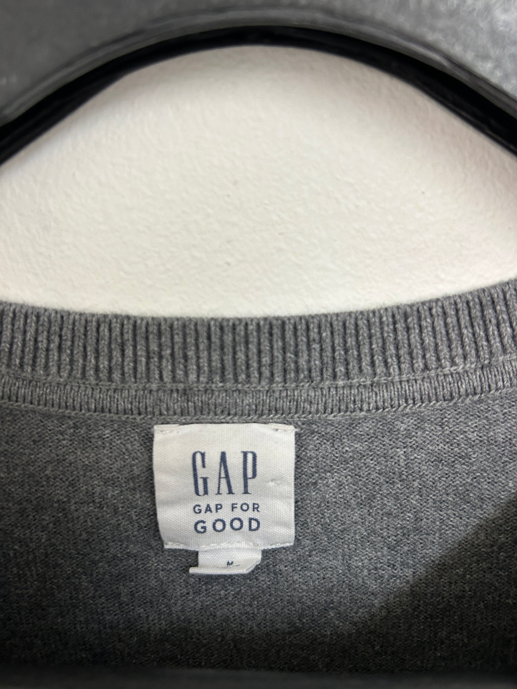 chandail-gris-col-en-v