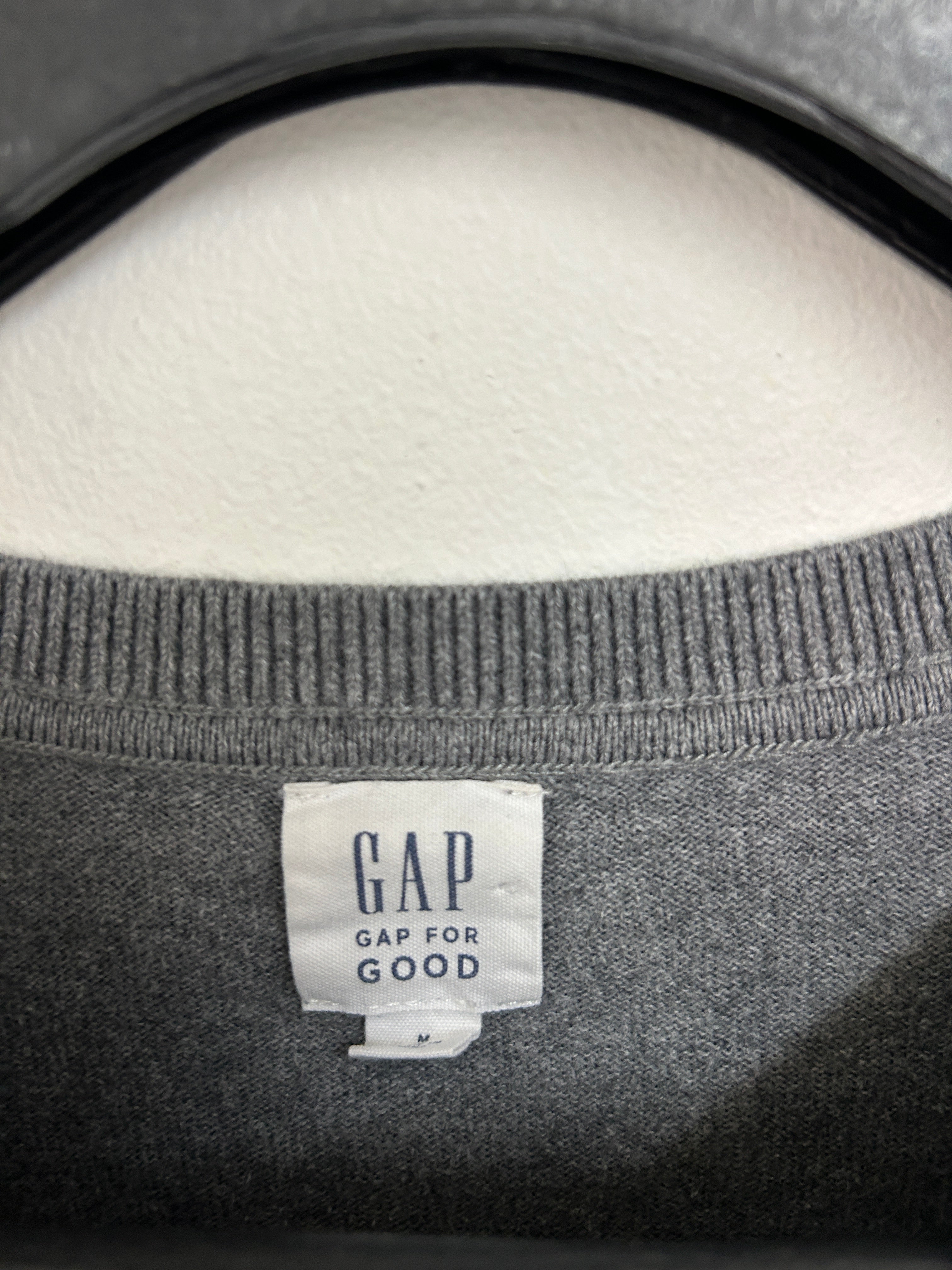 chandail-gris-col-en-v