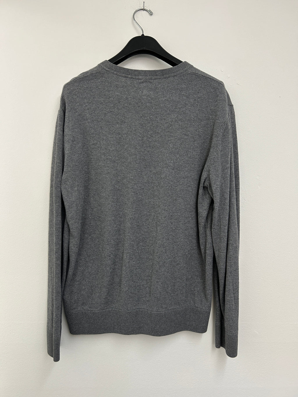 chandail-gris-col-en-v