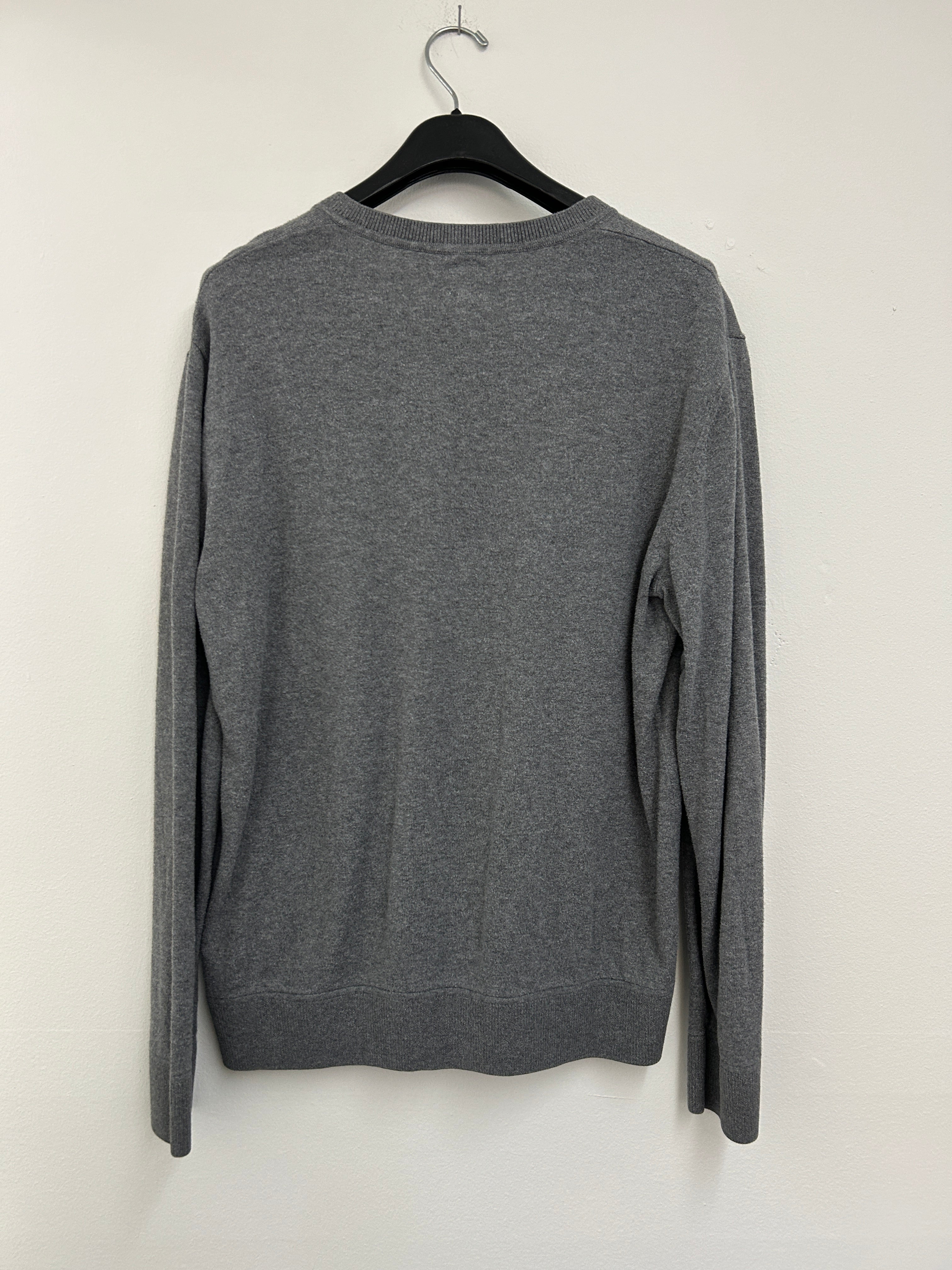 chandail-gris-col-en-v