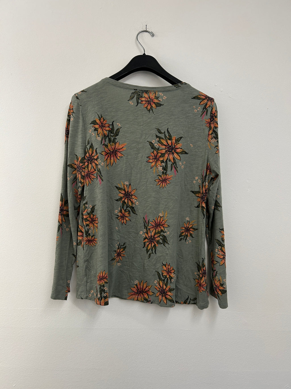 Green sweater with orange flowers – SONOMA