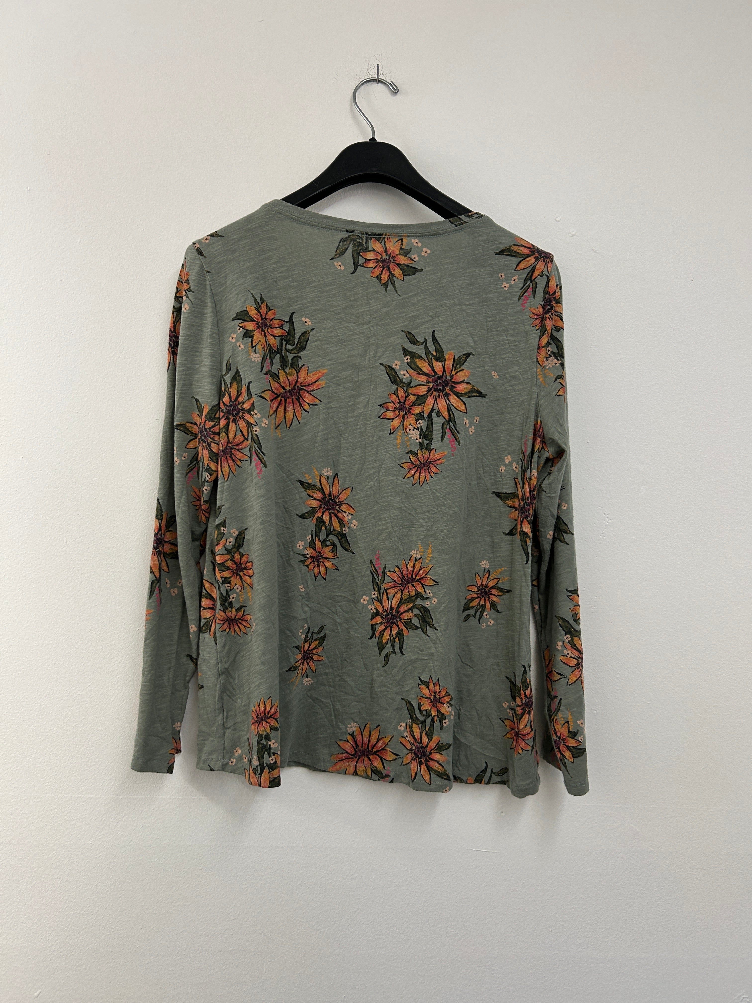 Green sweater with orange flowers – SONOMA