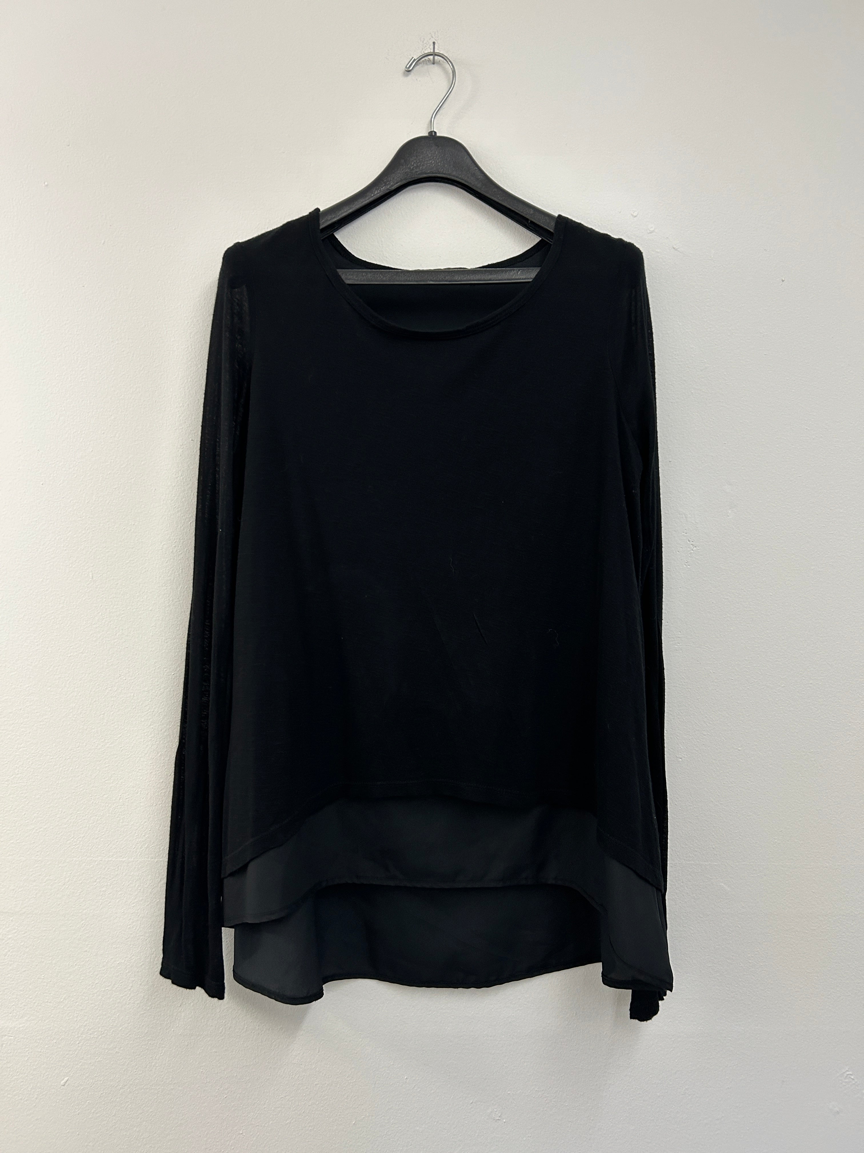 Chandail noir fluide – BCBG Max Azria