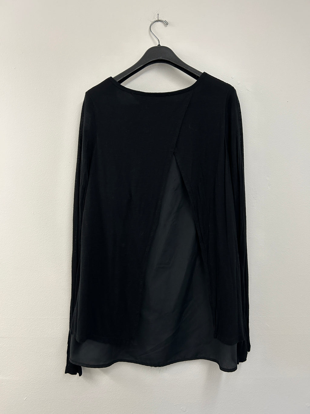 Chandail noir fluide – BCBG Max Azria