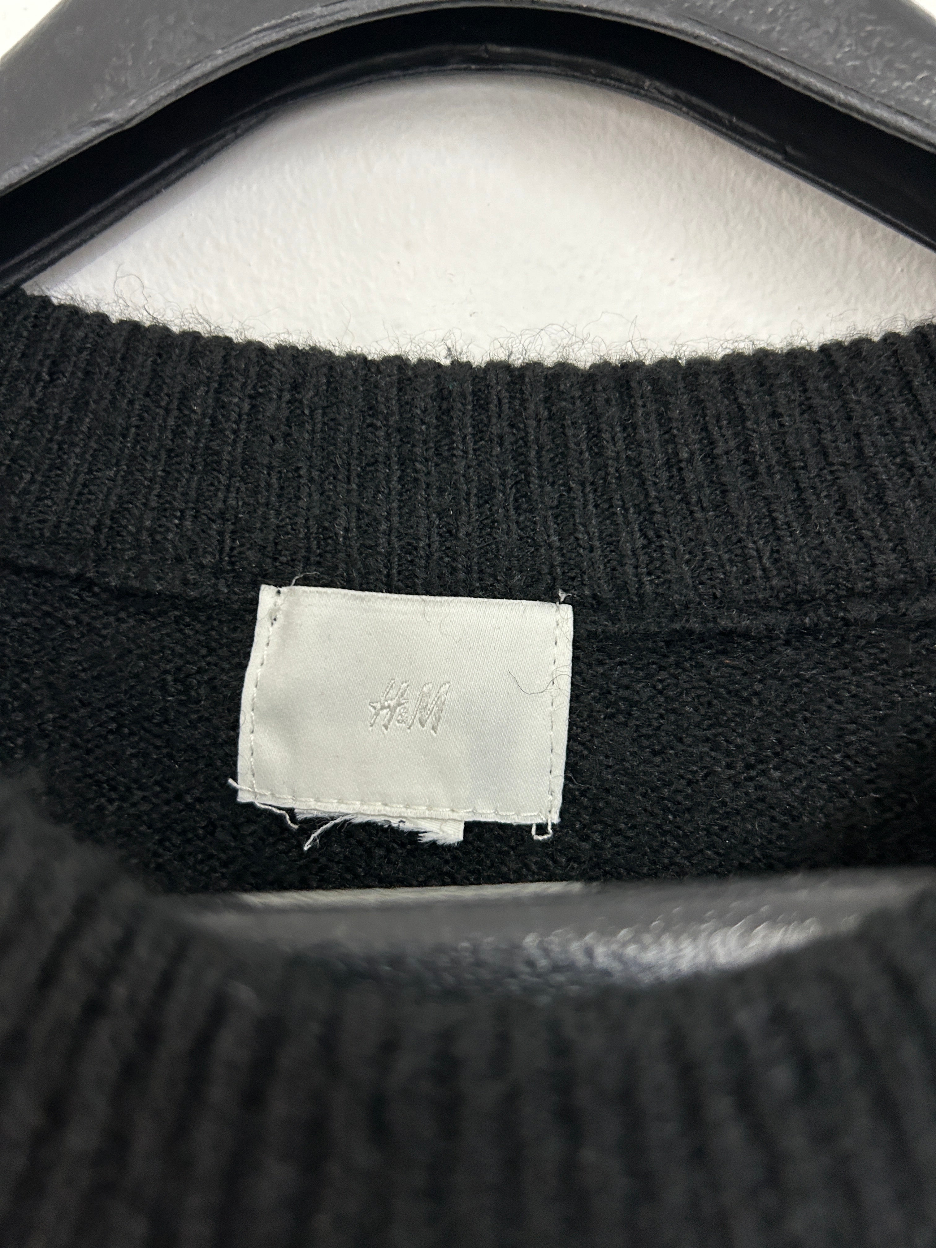 Chandail noir à perles – H&M