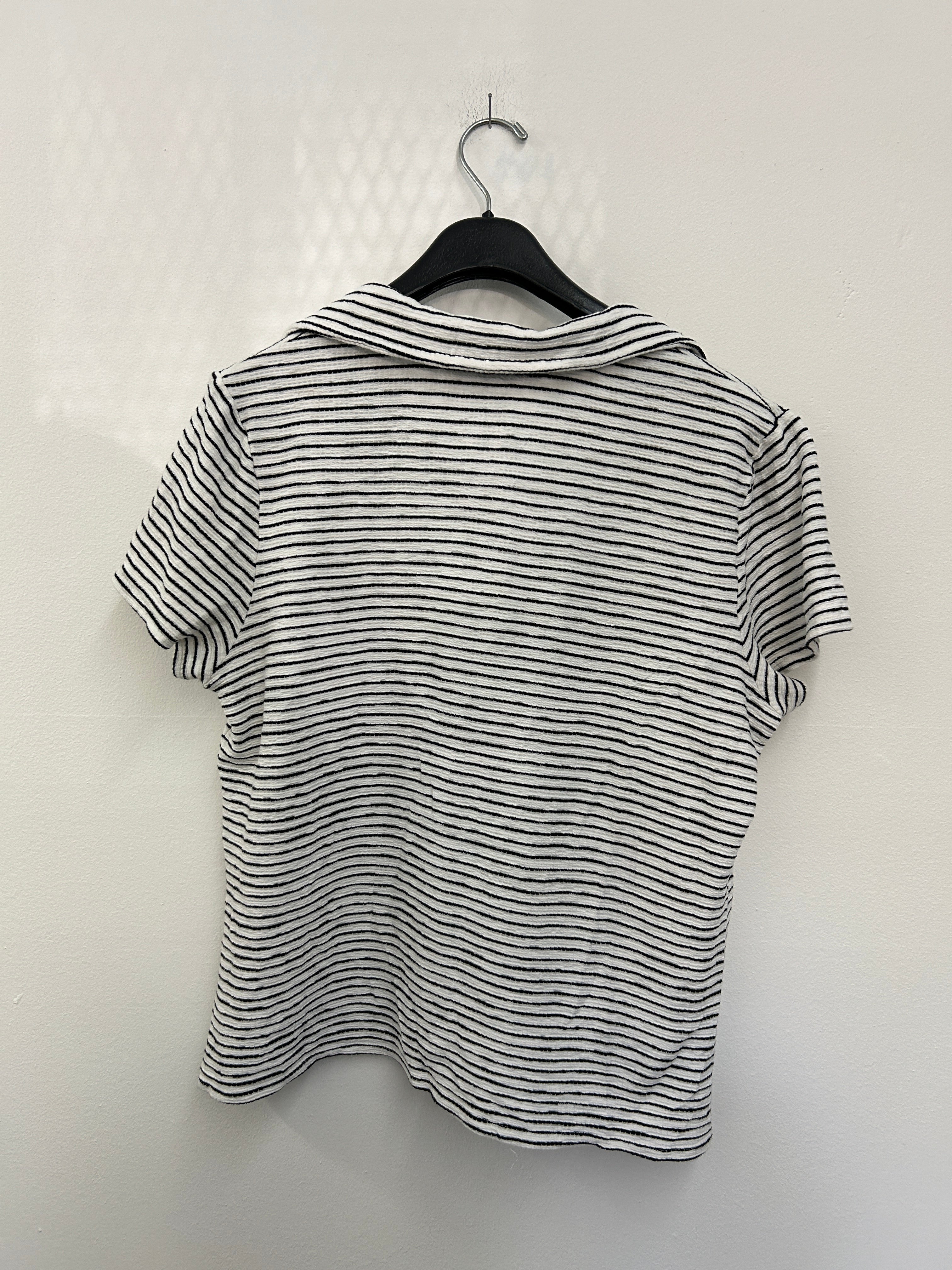 T-shirt col polo rayé blanc et noir