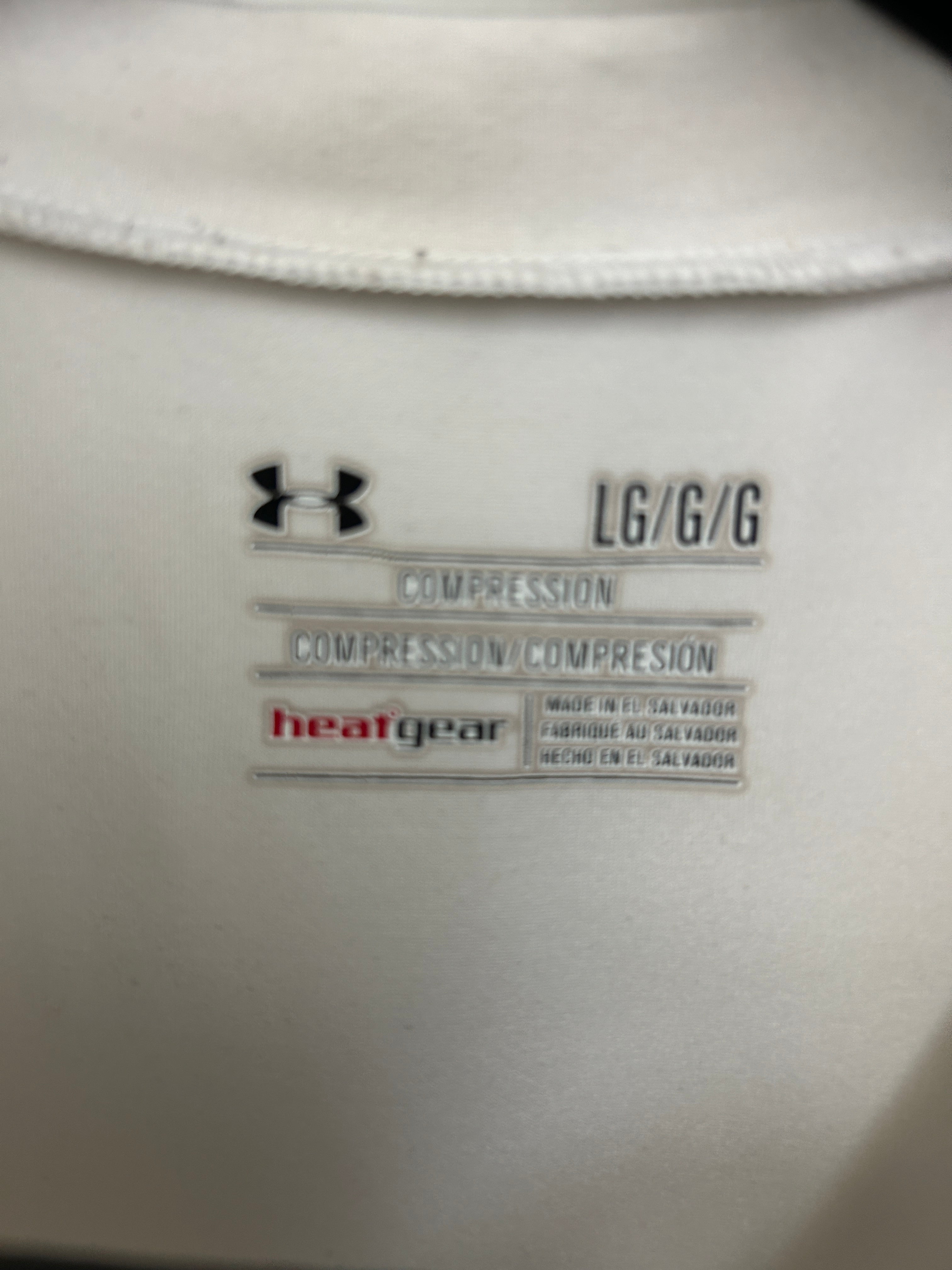 t-shirt-sport-blanc-col-en-v-under-armour