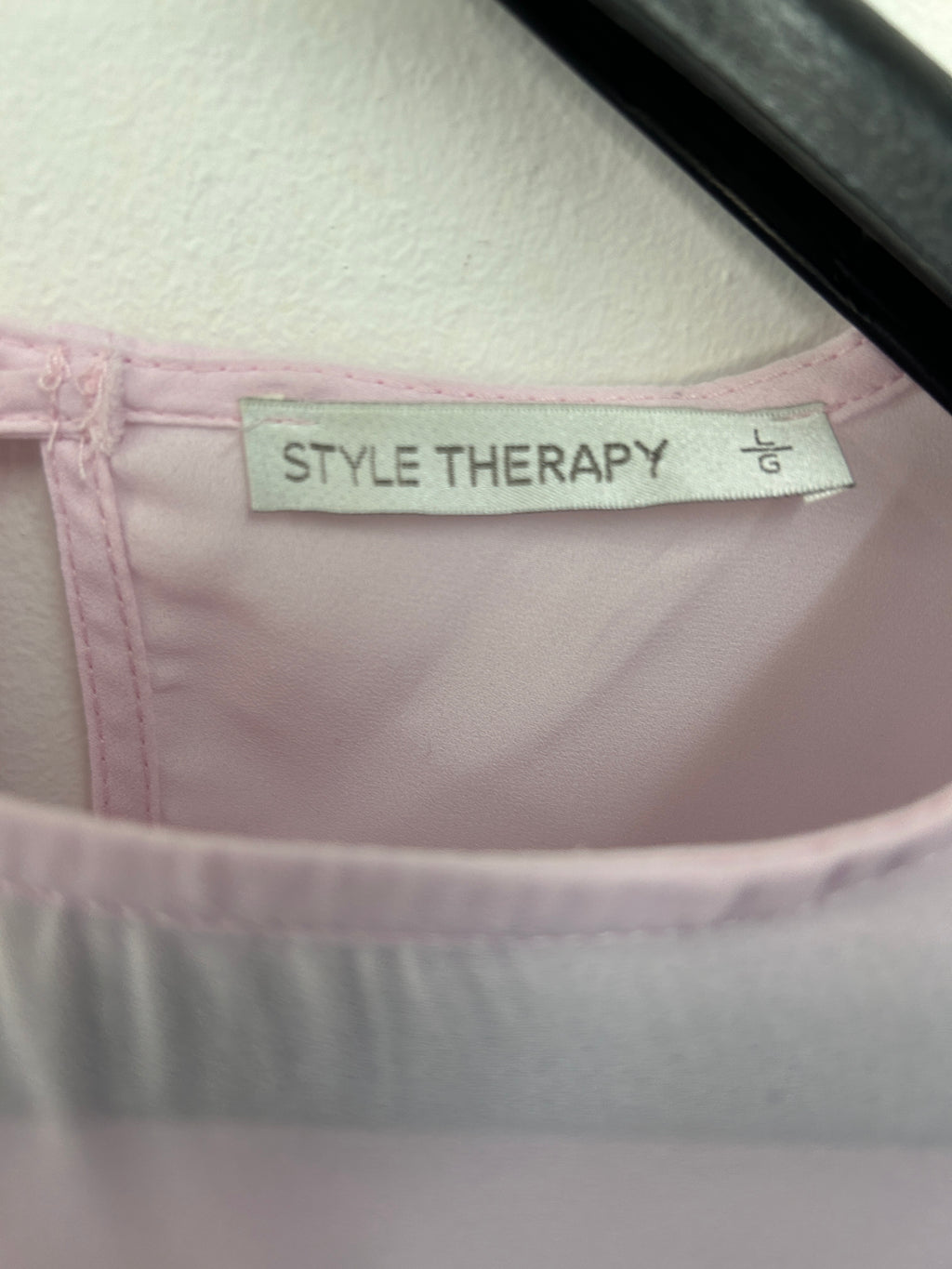 Blouse rose pâle à manches évasées