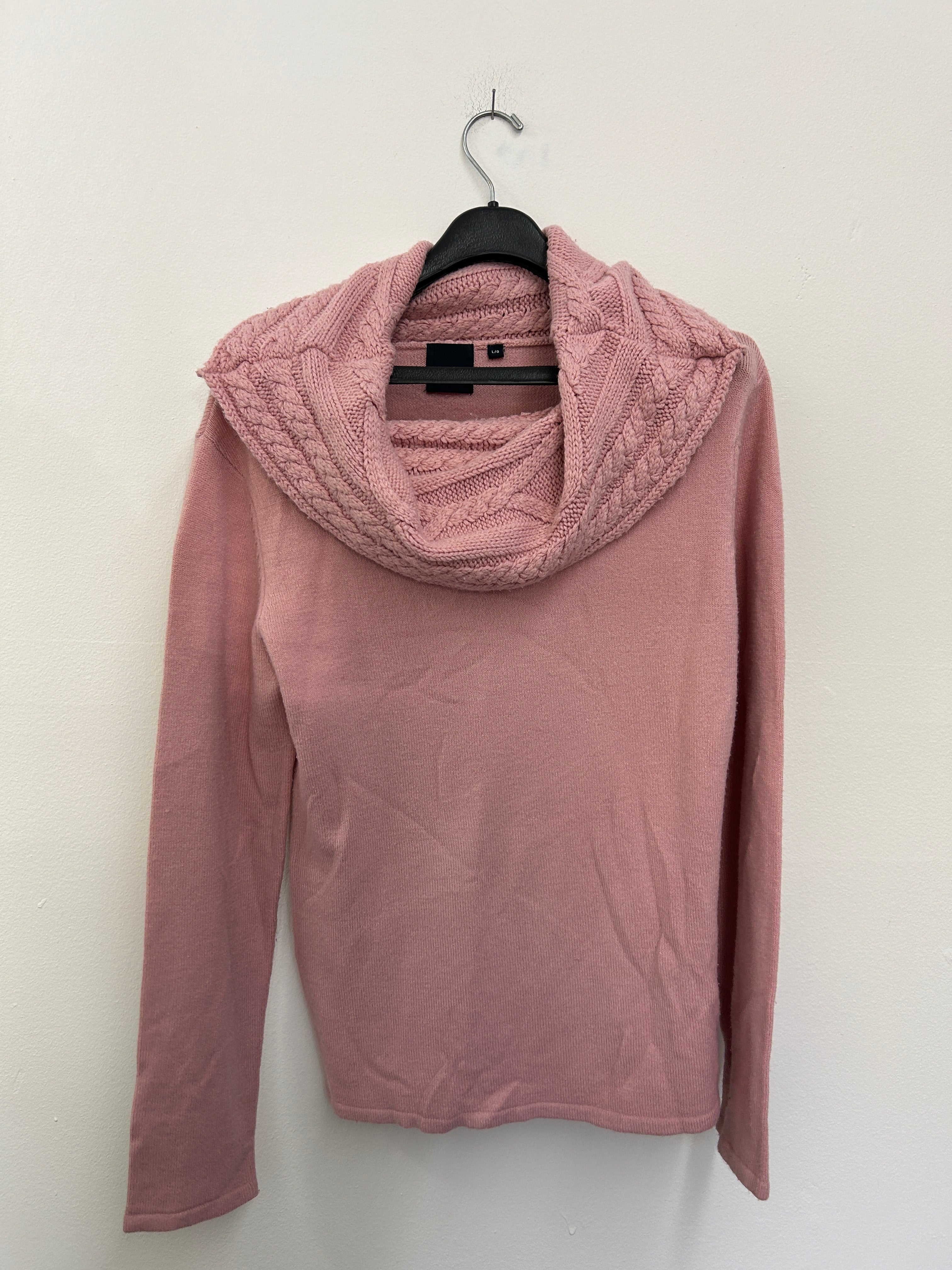 Chandail rose à grand col tricoté – Garoche Collection