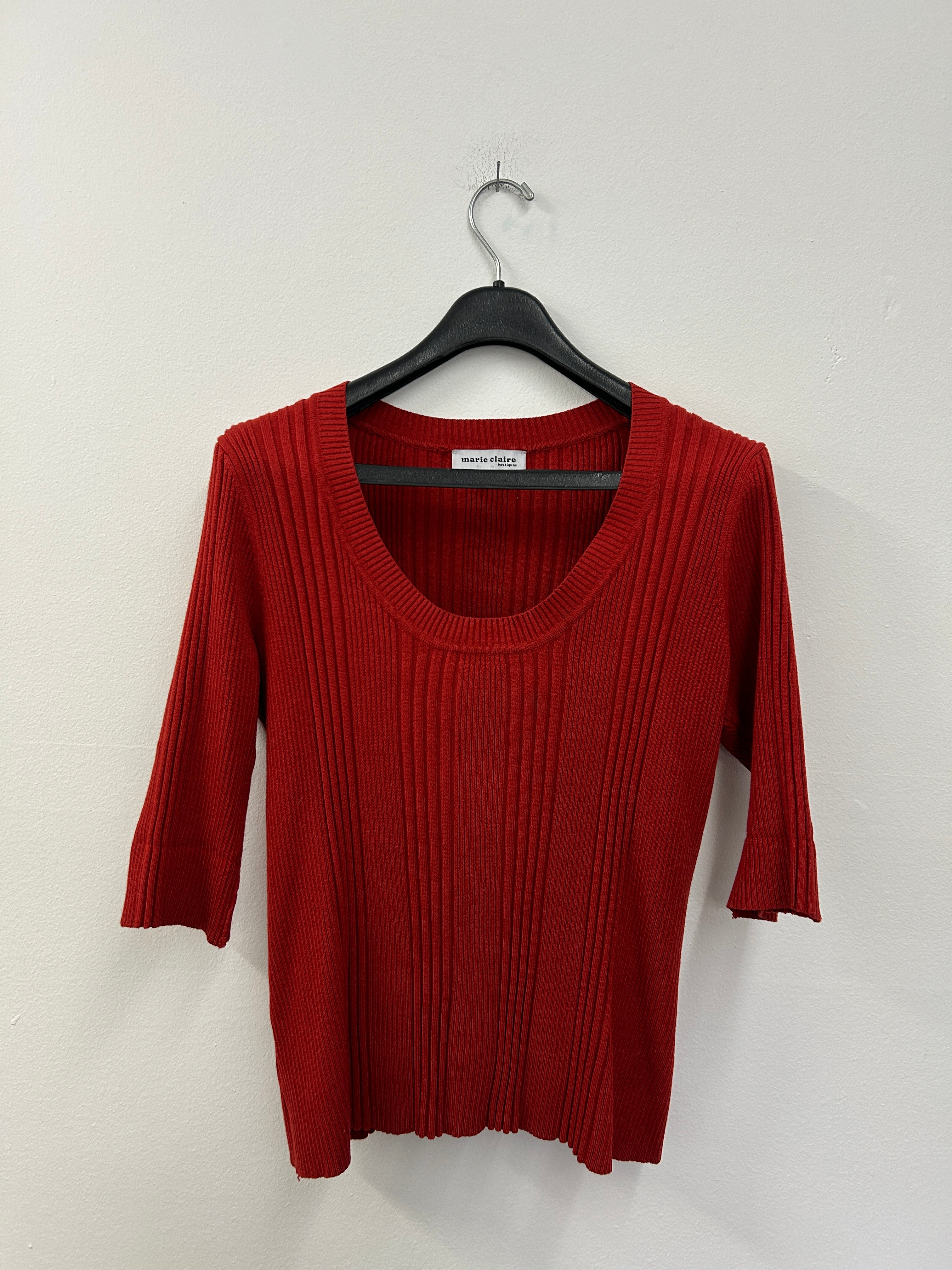 Chandail rouge côtelé à manches mi-longues