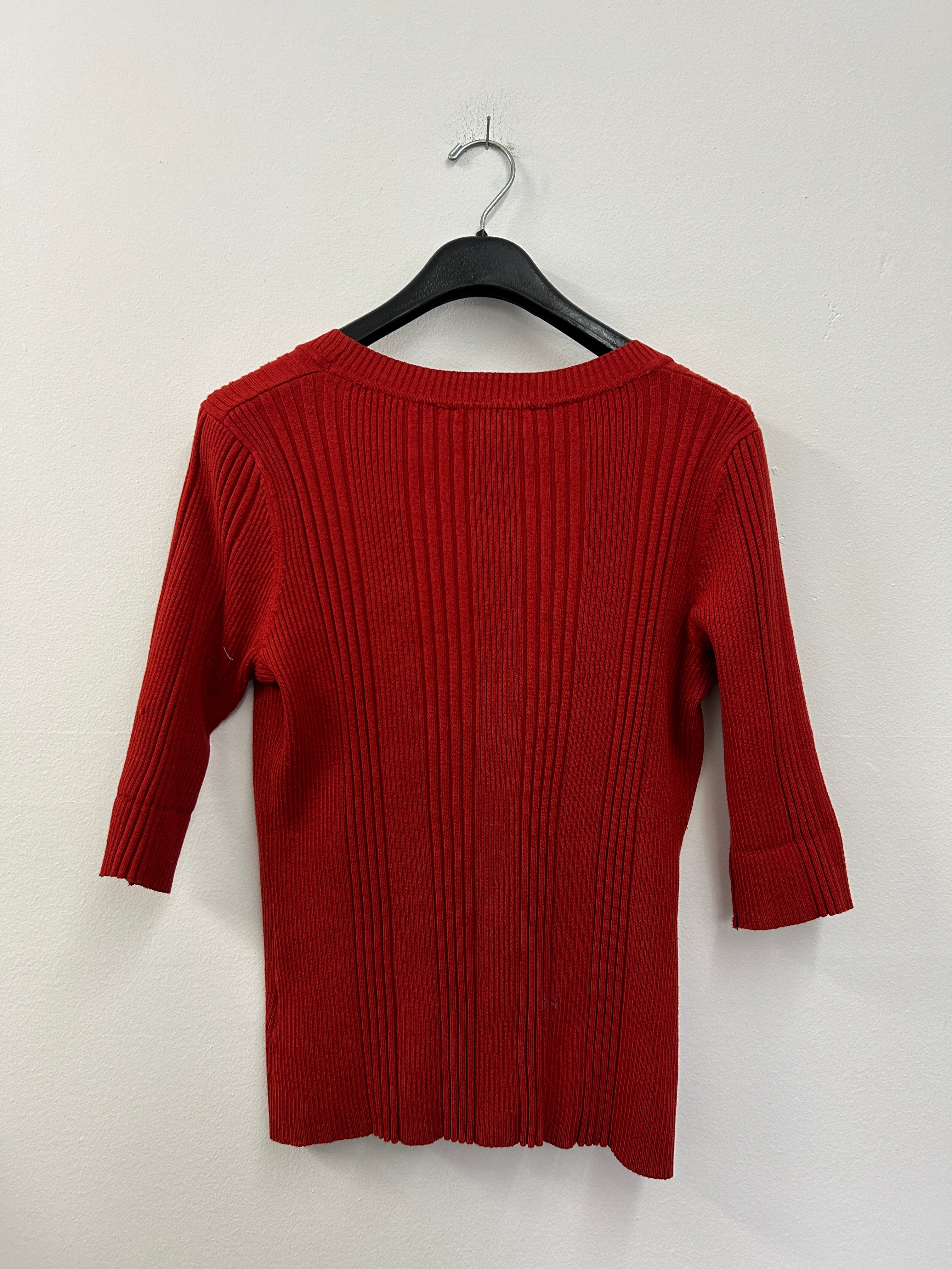 Chandail rouge côtelé à manches mi-longues