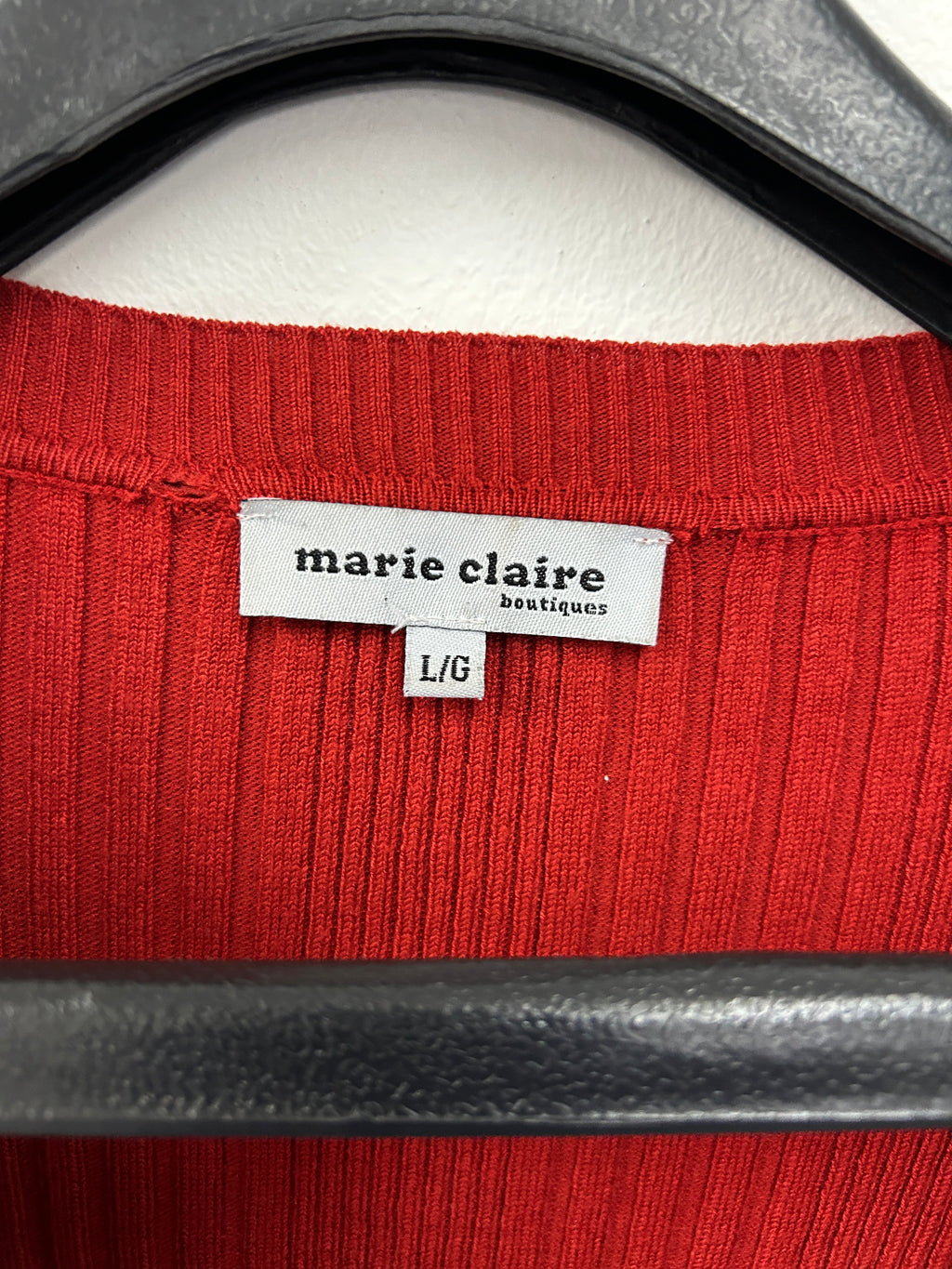 Chandail rouge côtelé à manches mi-longues