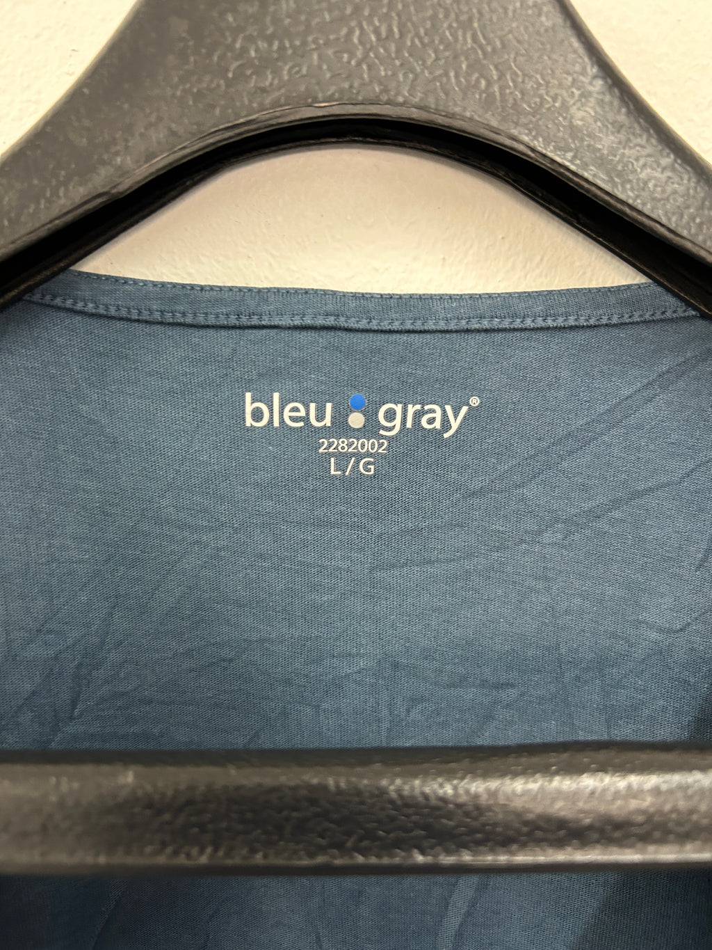 T-shirt bleu a 4 boutons au devant