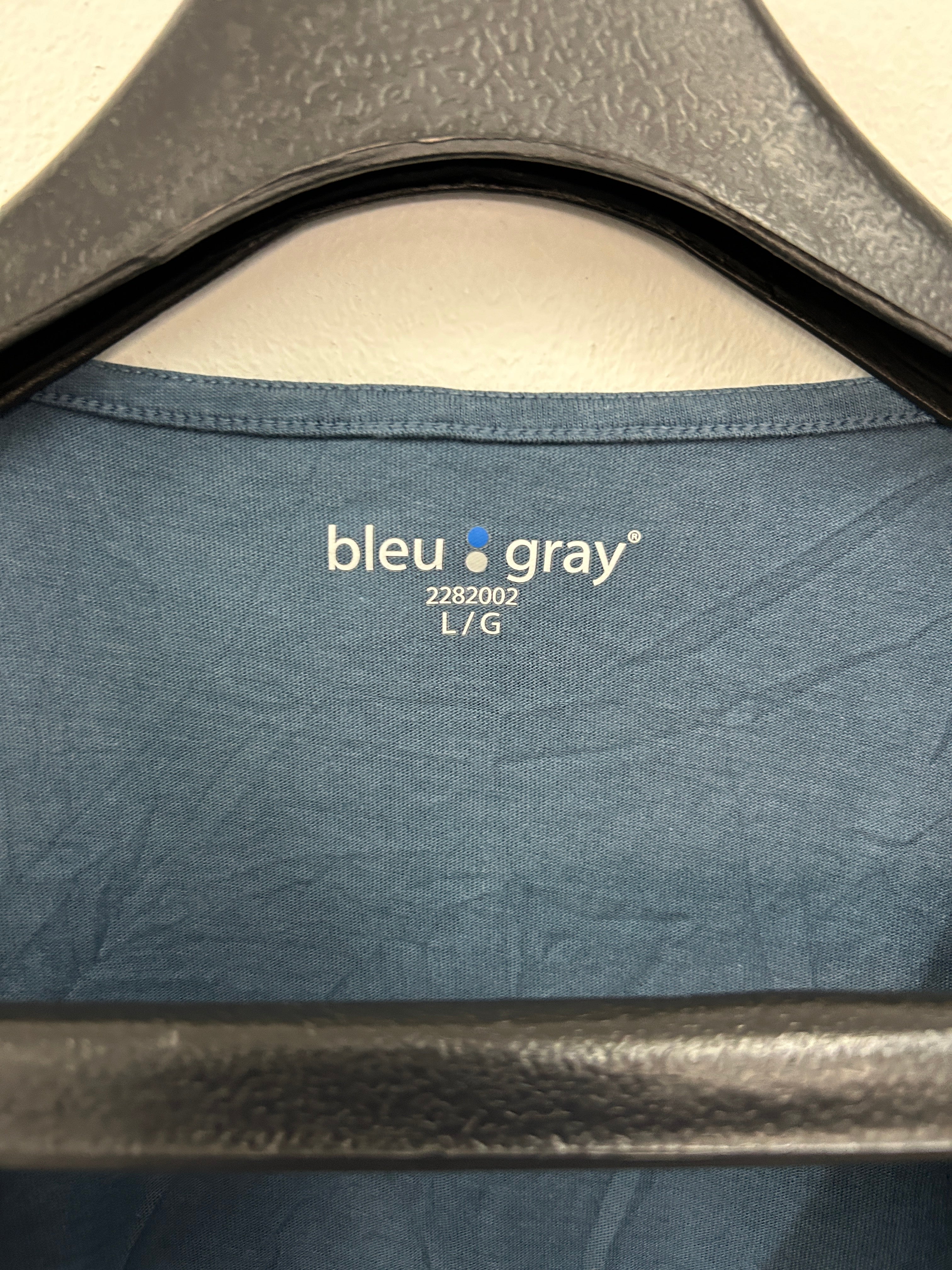 T-shirt bleu a 4 boutons au devant