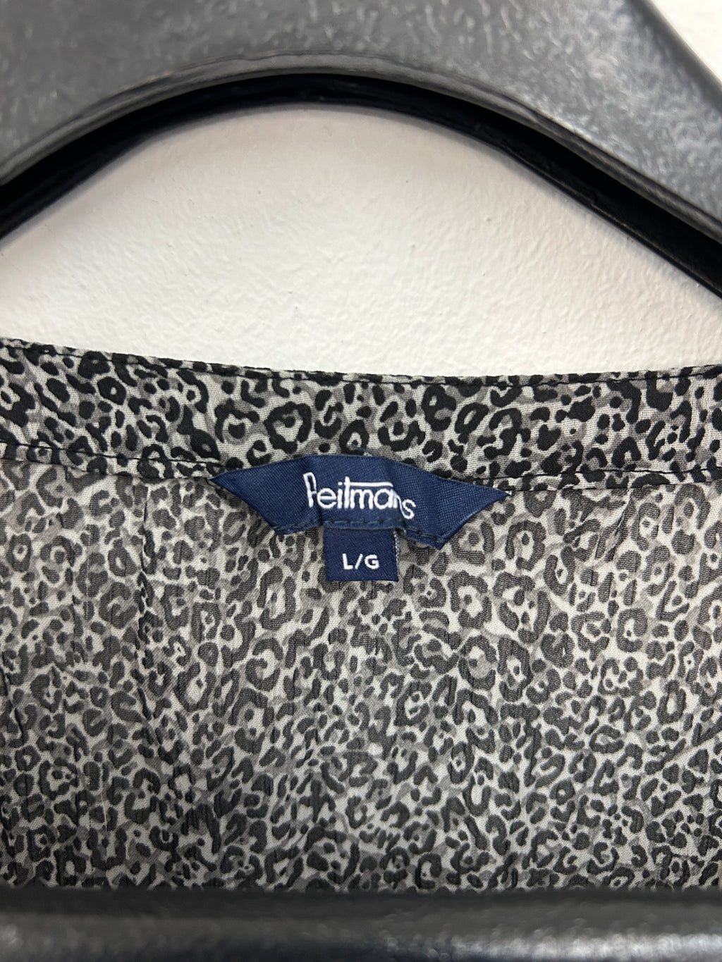 Chemise blouse léopard avec une texture mince transparent