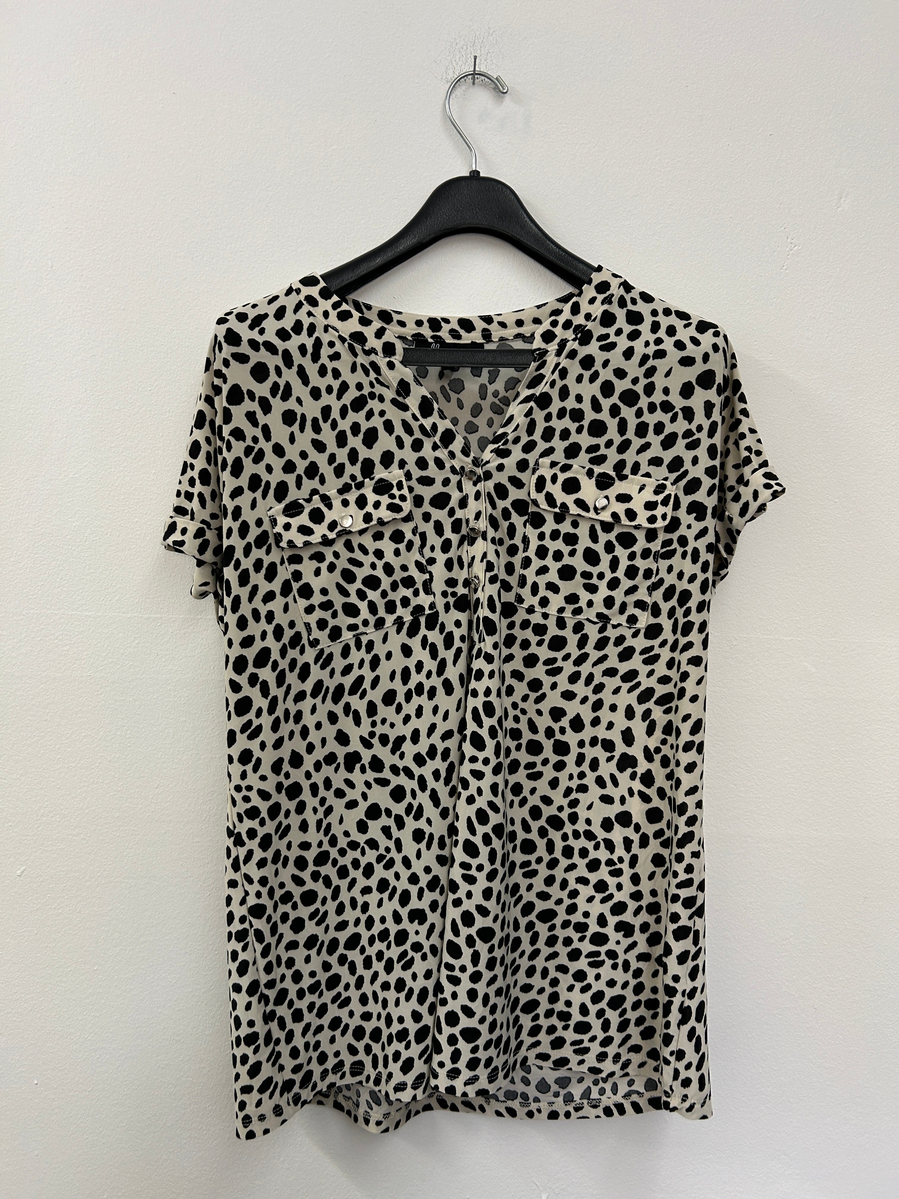 Blouse beige à pois noirs – Reitmans