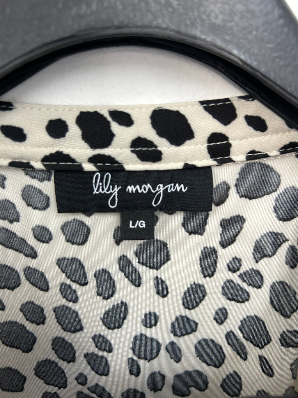 Blouse beige à pois noirs – Reitmans