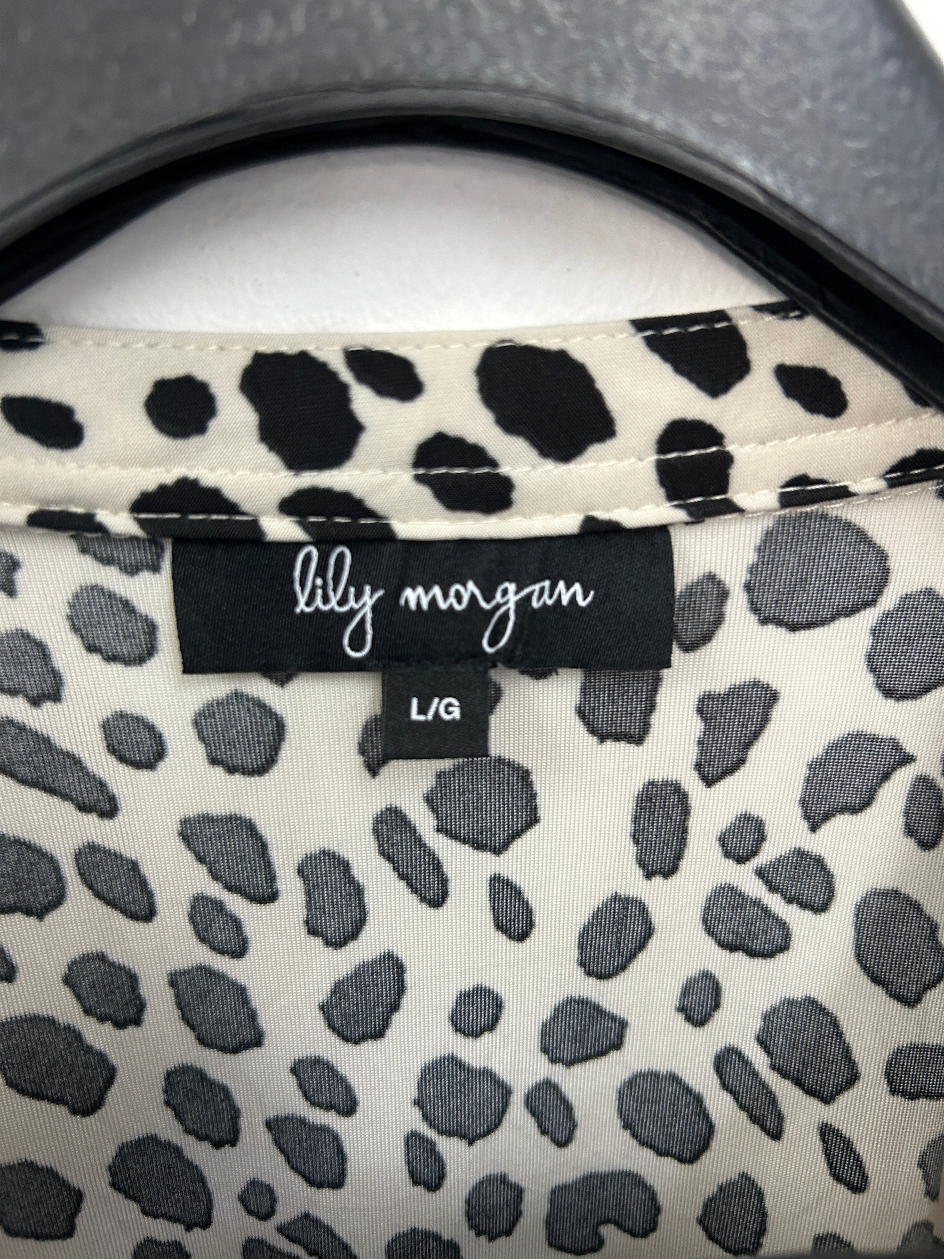 Blouse beige à pois noirs – Reitmans