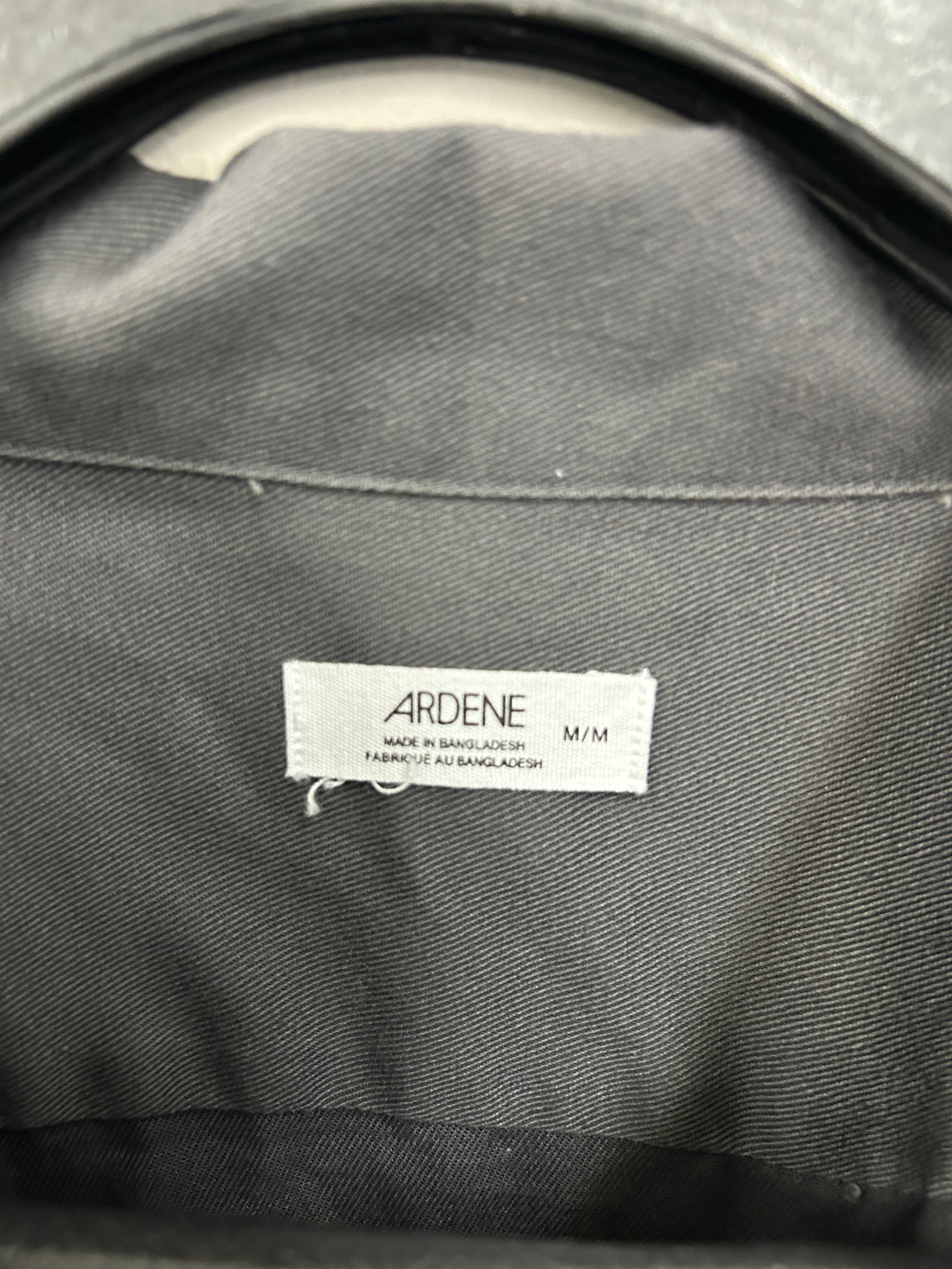 chemise-grise-a-poches-ardene