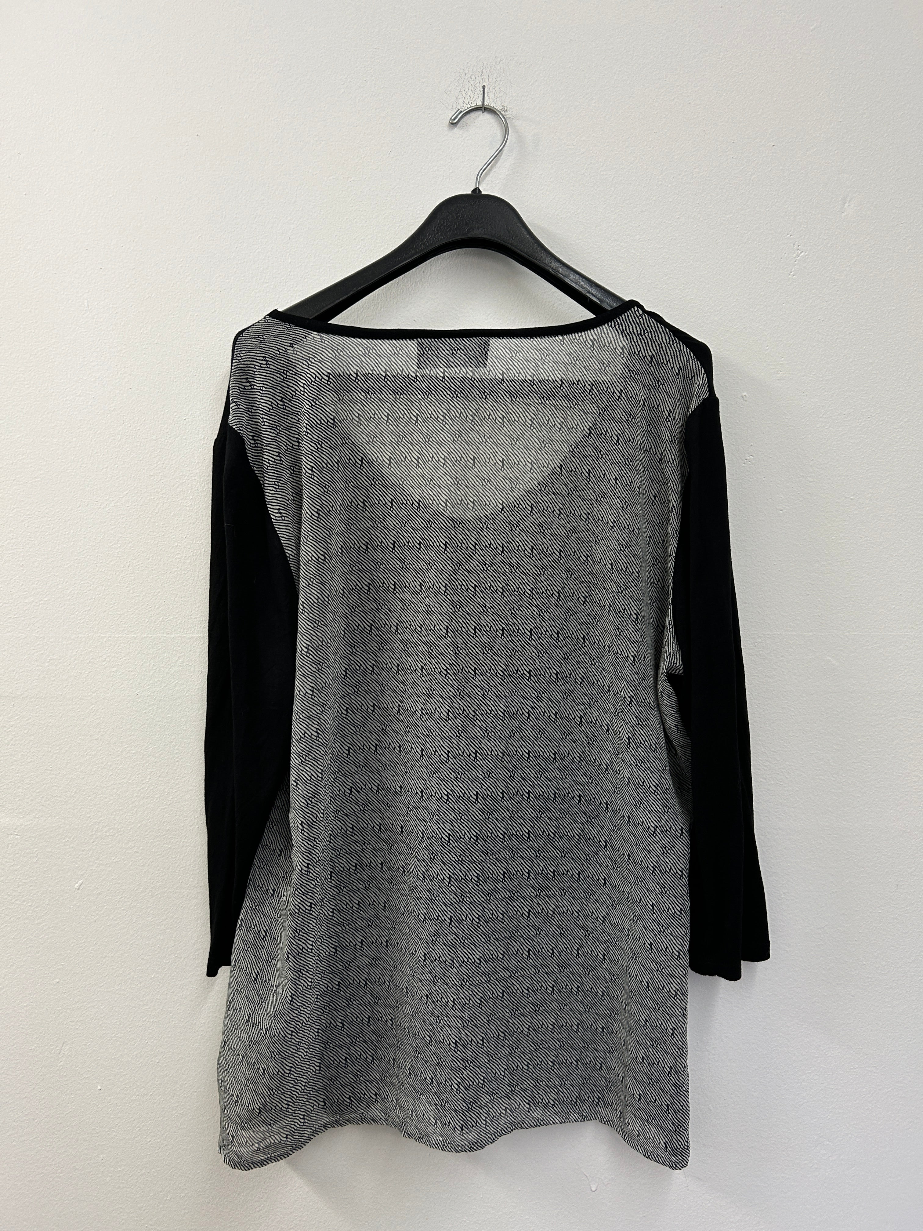 Haut noir à imprimé femme et col en V – Tango Mango