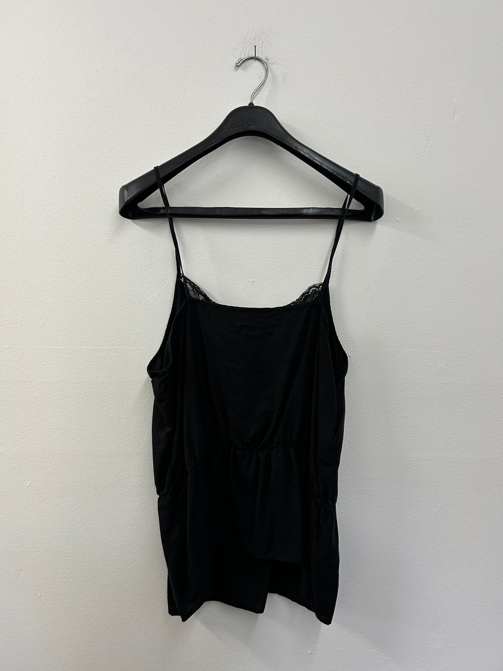 Camisole jupes motif trou au centre en V