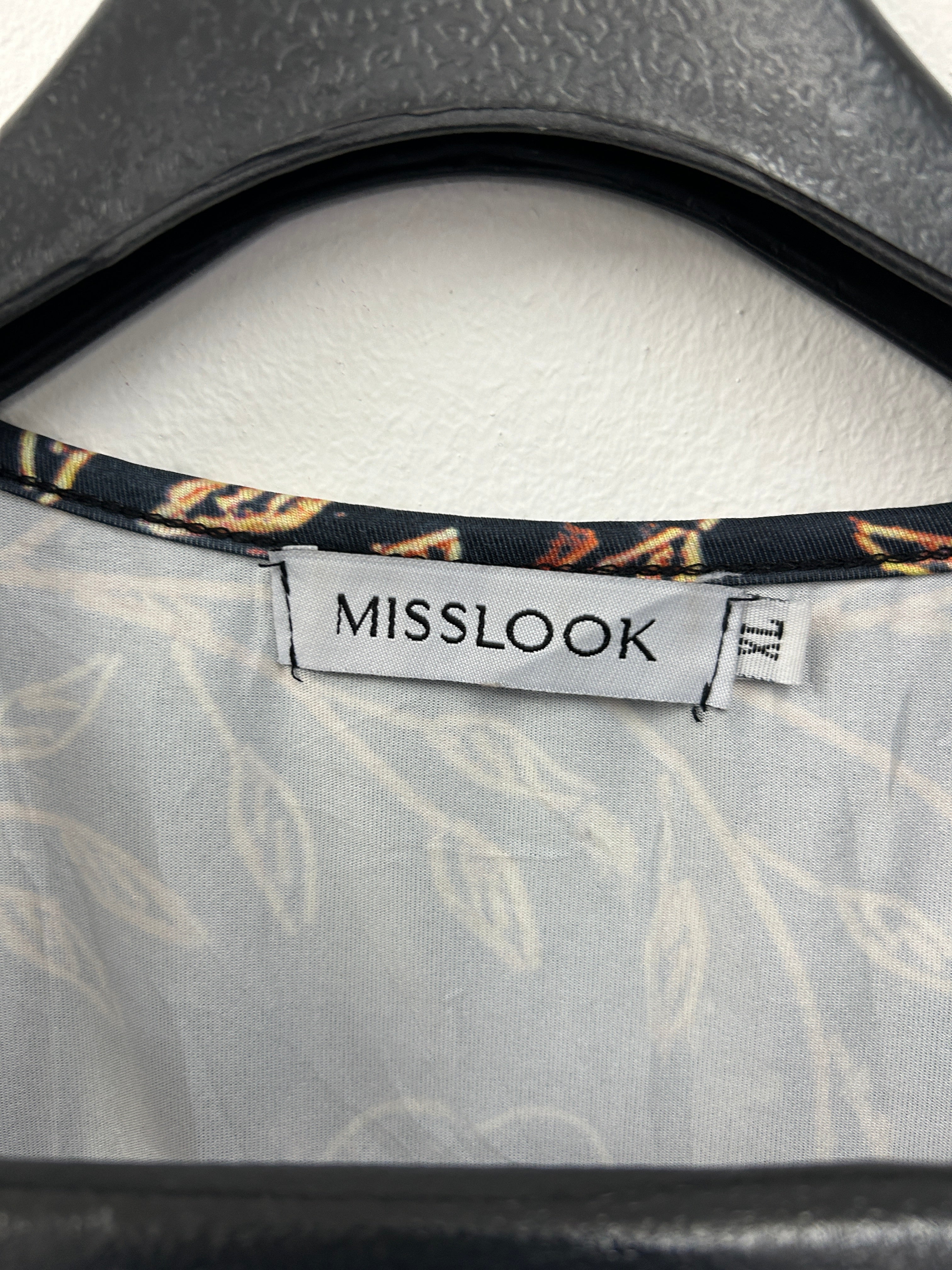 Camisole noire à motif floral doré