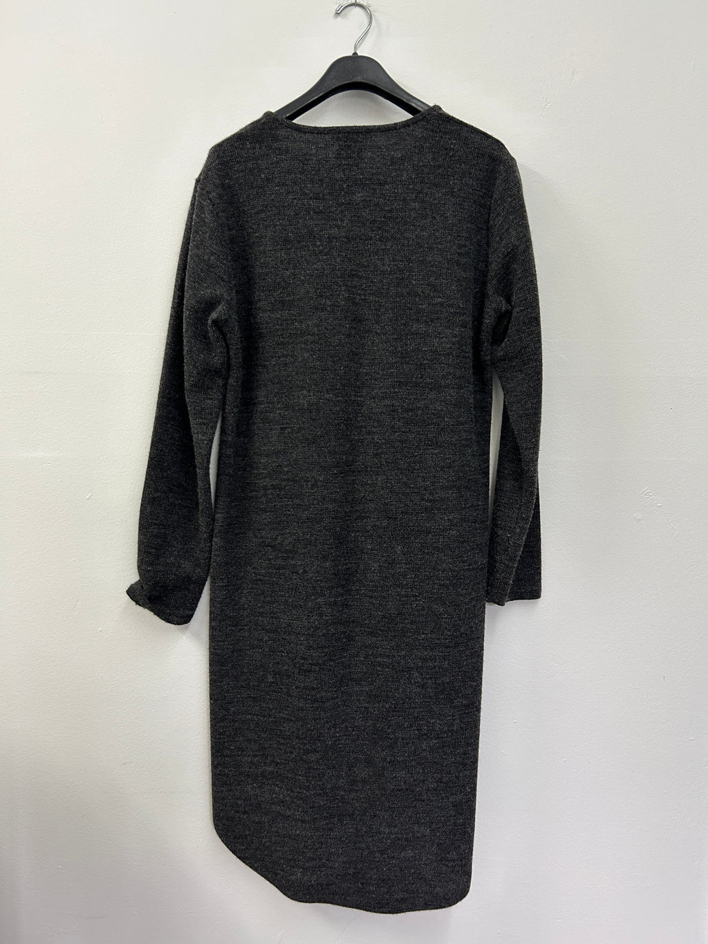 Haut long asymétrique gris foncé à manches 3/4