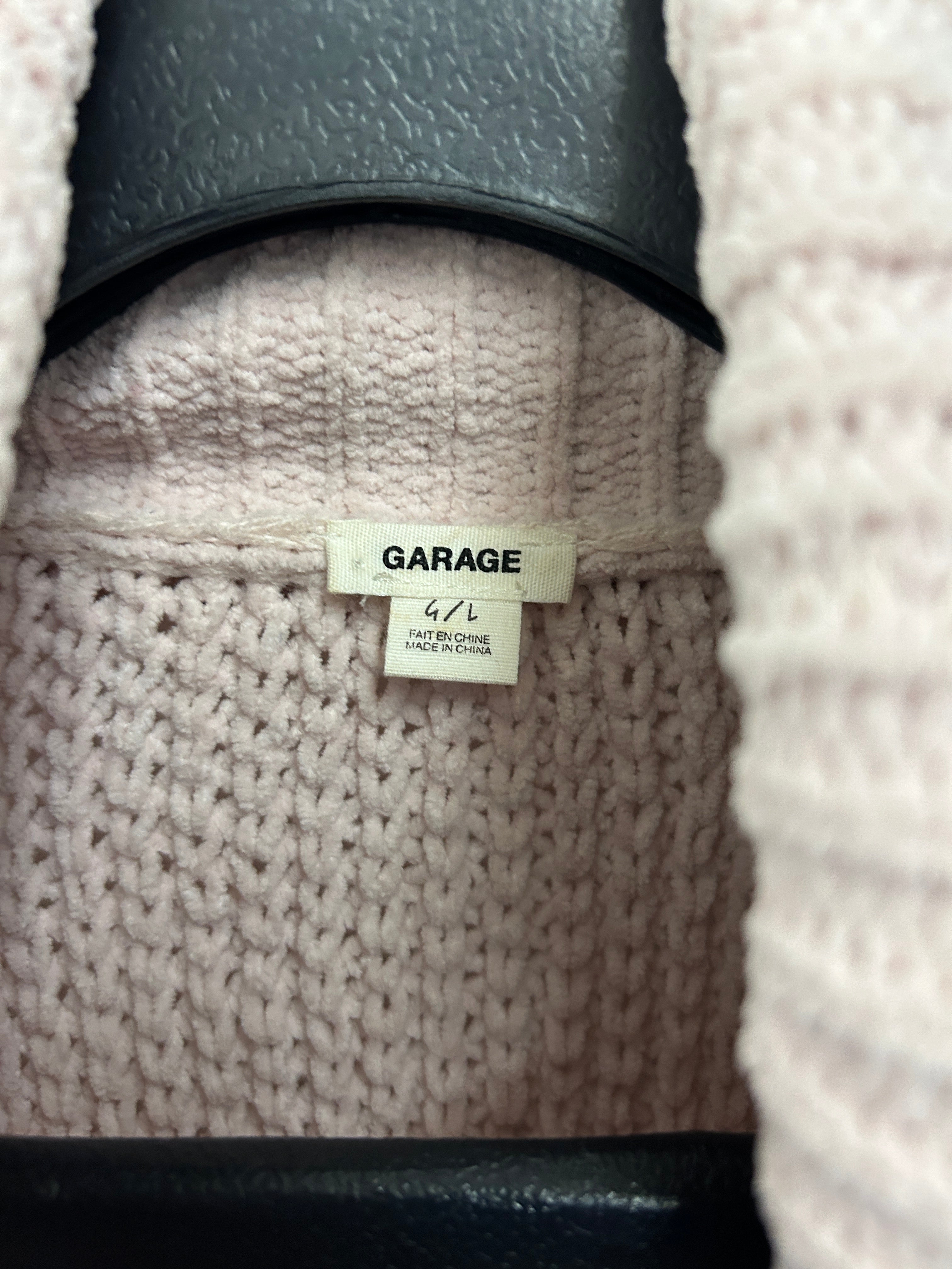 Chandail rose à col roulé oversize en tricot épais