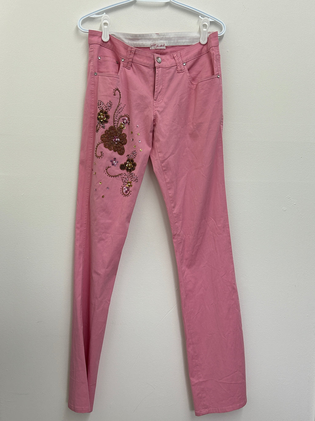 Pantalon rose à fleurs perlées