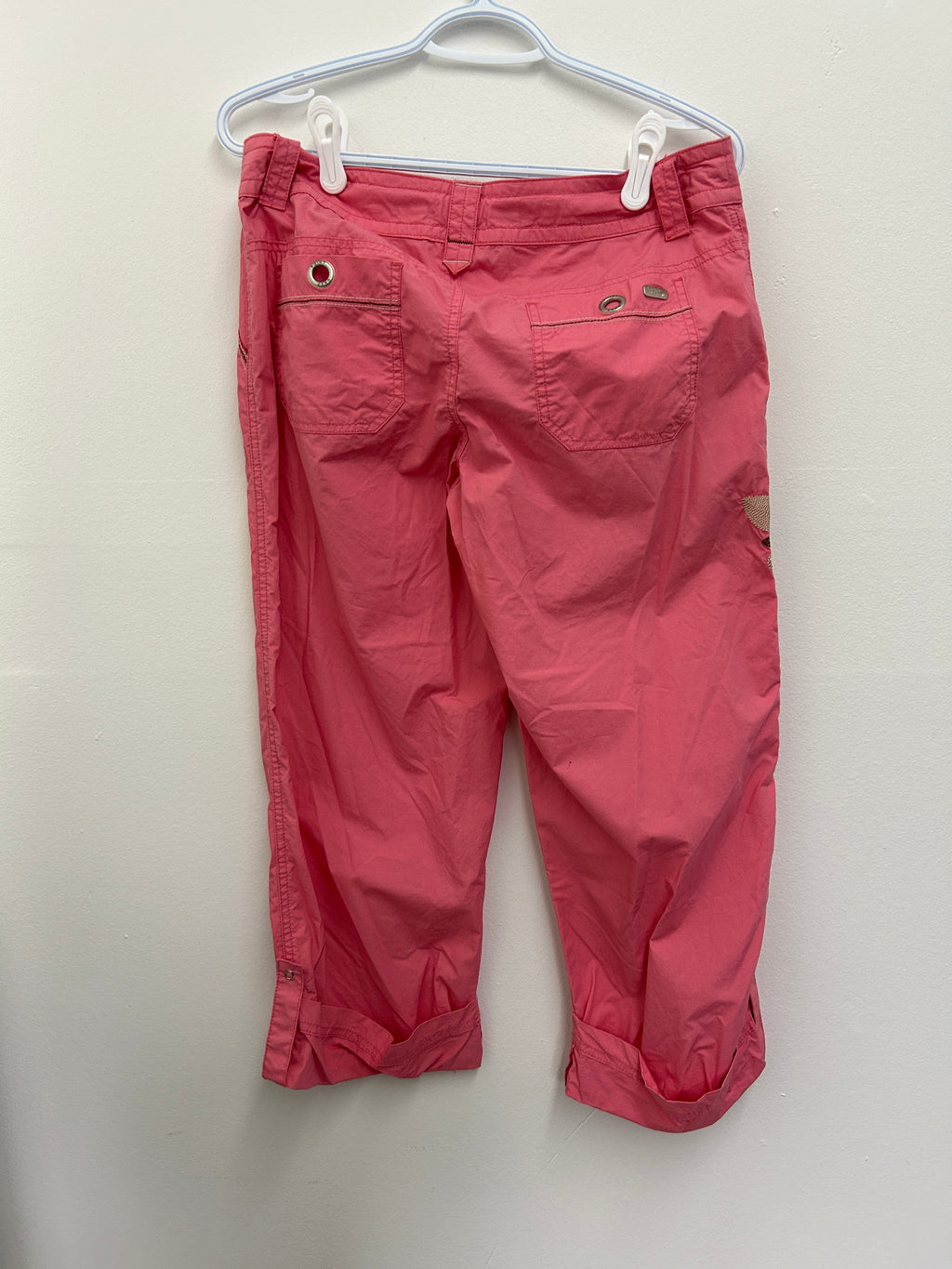 Pantalon capri rose à cordon floral brodé