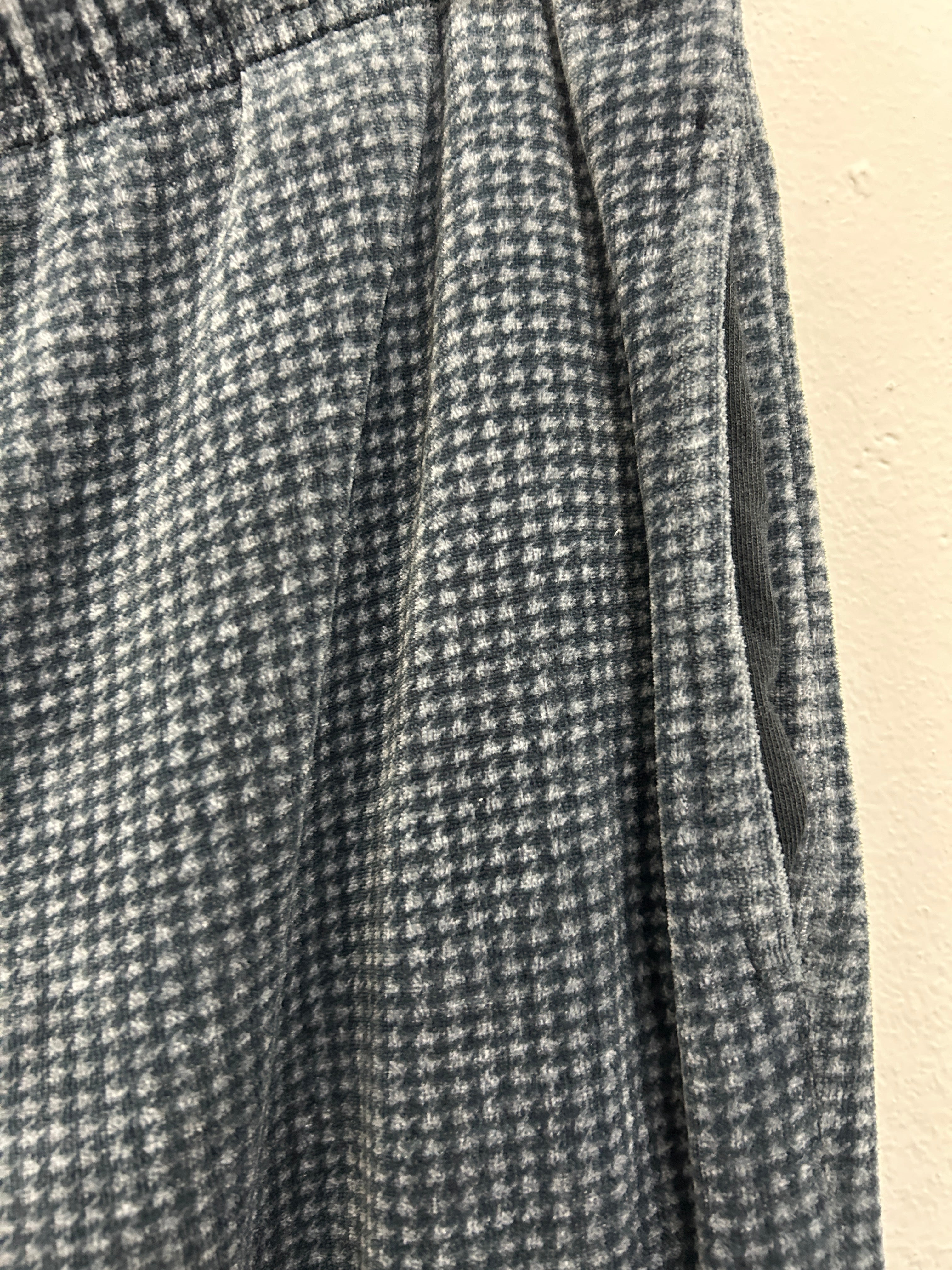 Pantalon à taille élastique en velours côtelé gris foncé