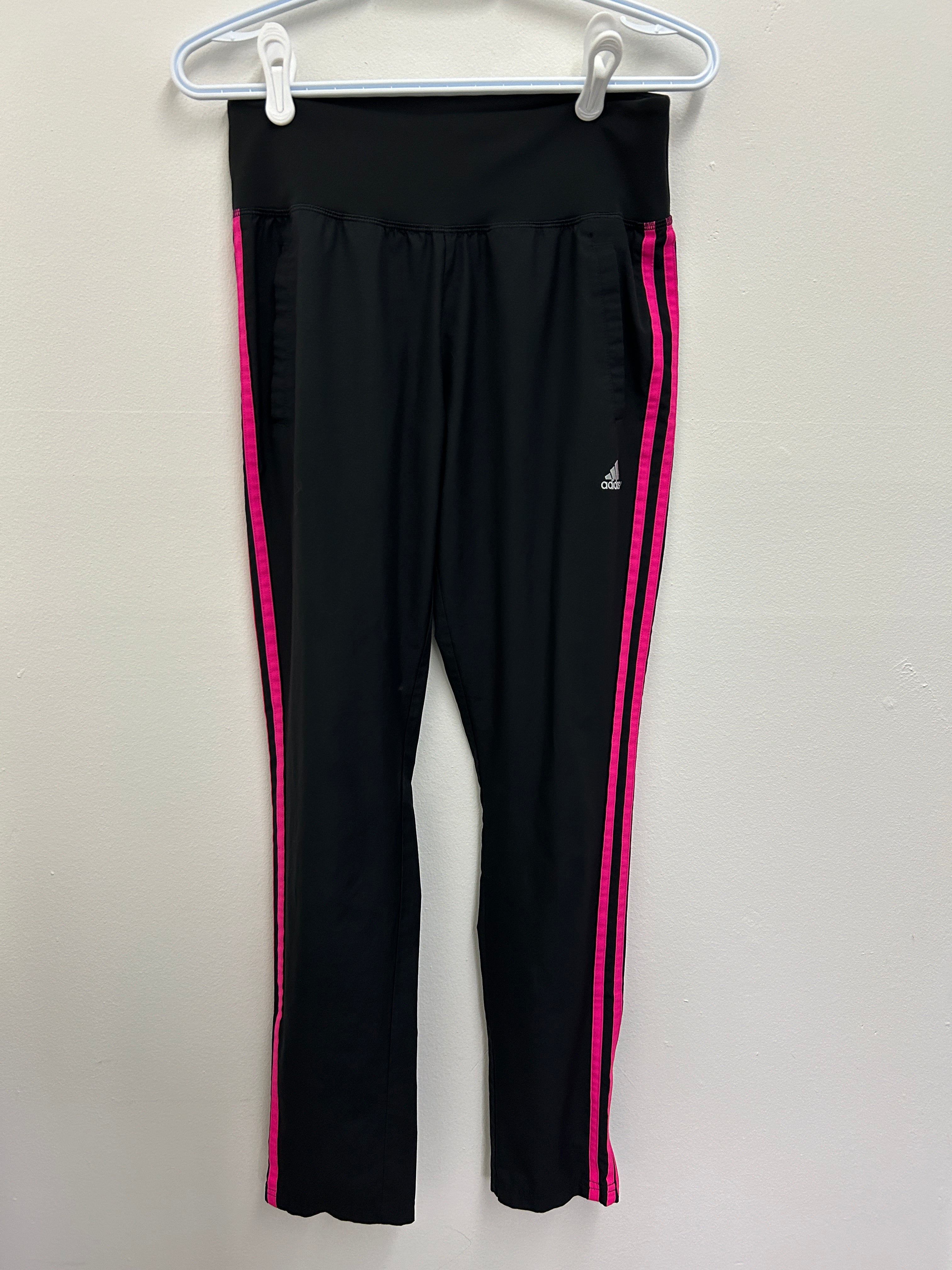 Pantalon de sport noir à bandes latérales roses