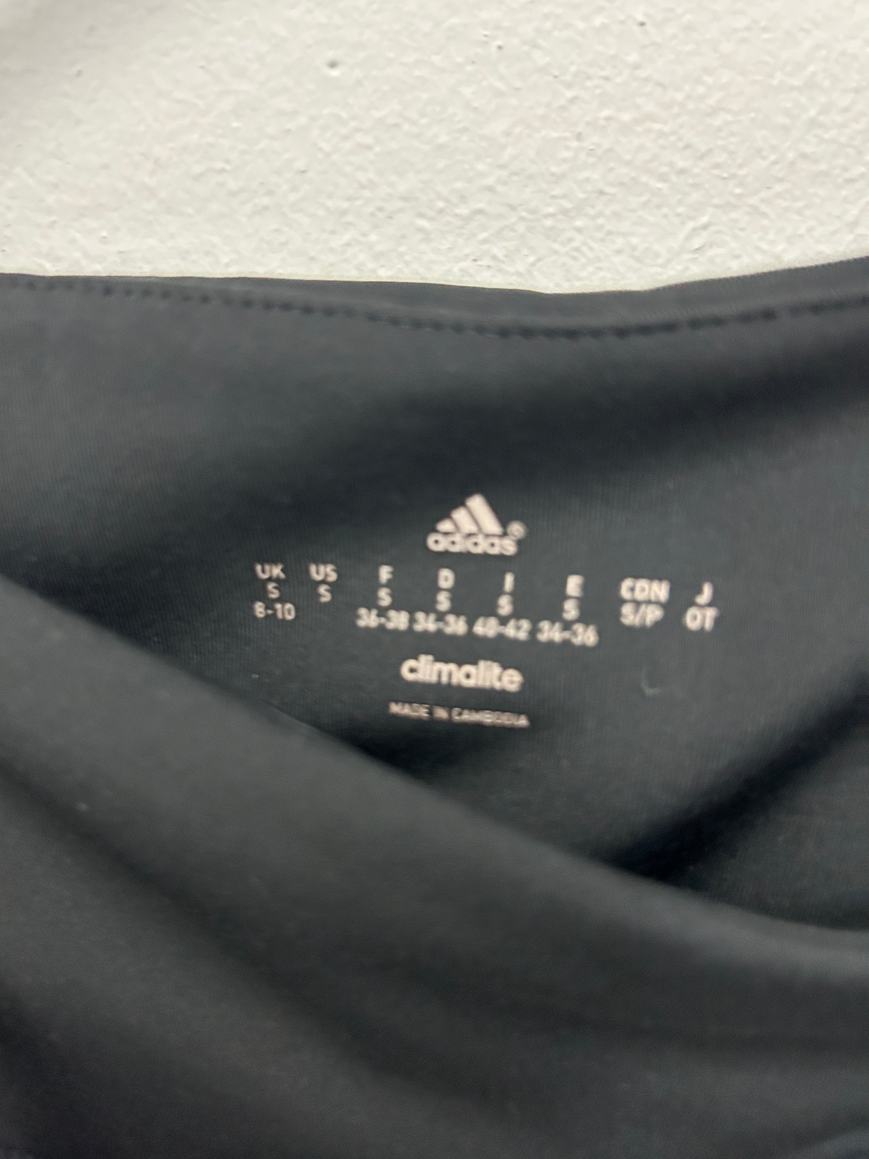 Pantalon de sport noir à bandes latérales roses