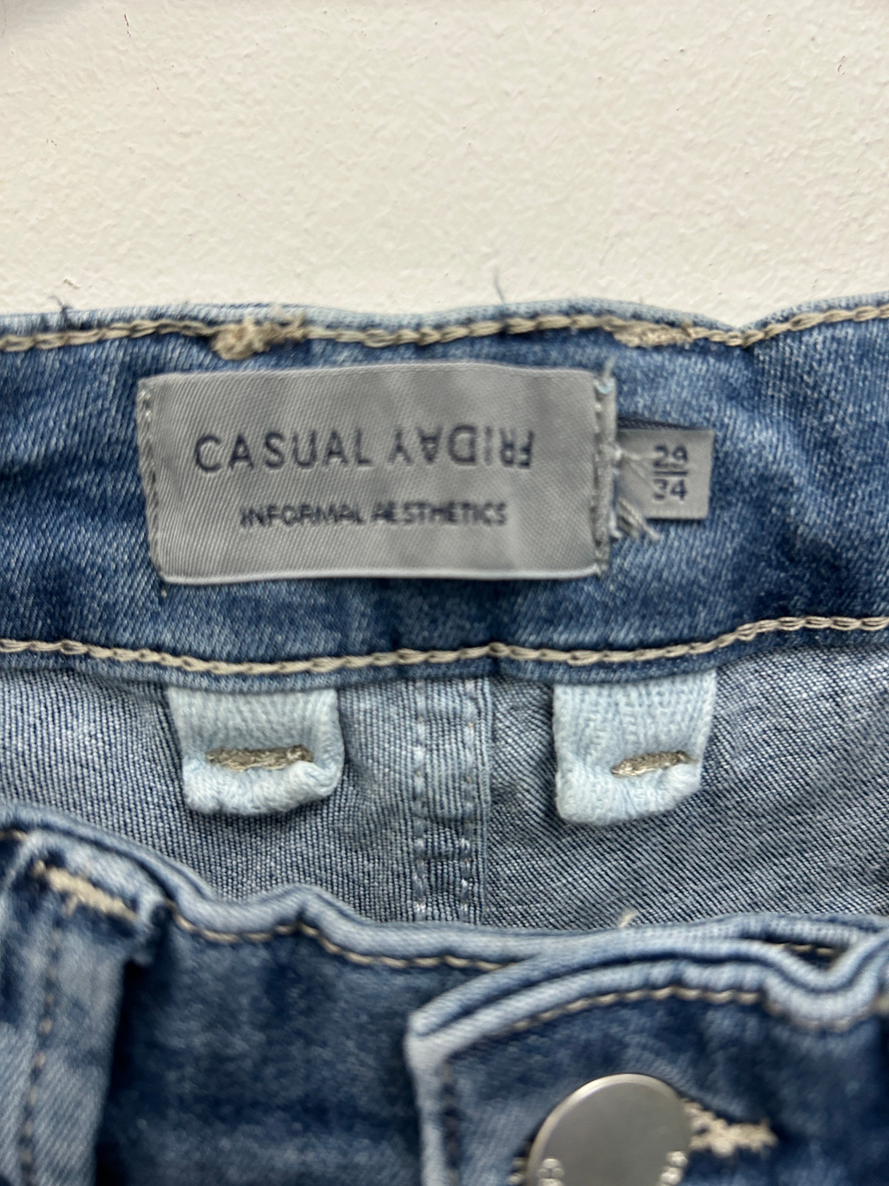 Jean bleu délavé coupe ajustée – Casual Friday