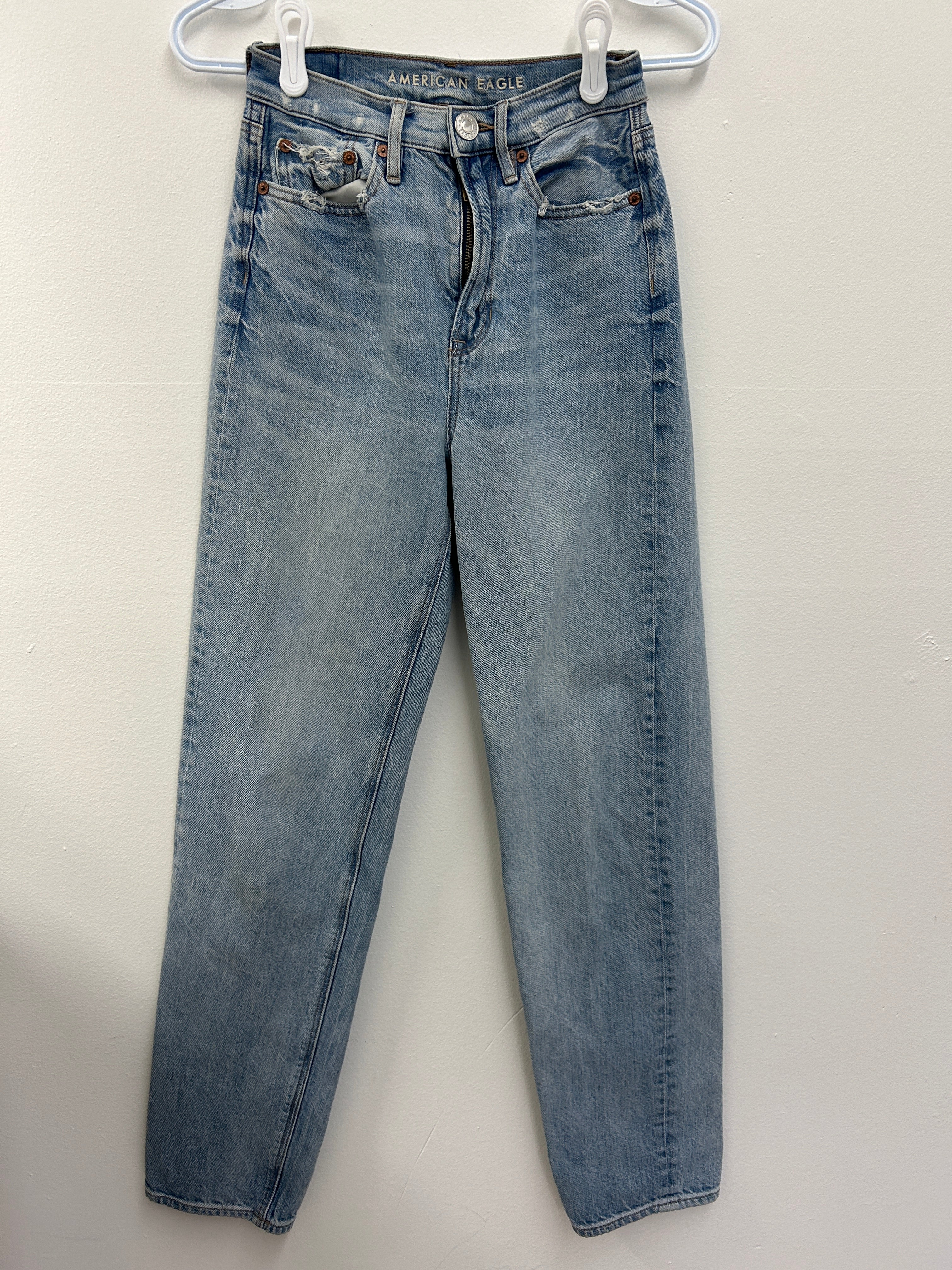 Jean droit bleu clair à taille haute – American Eagle