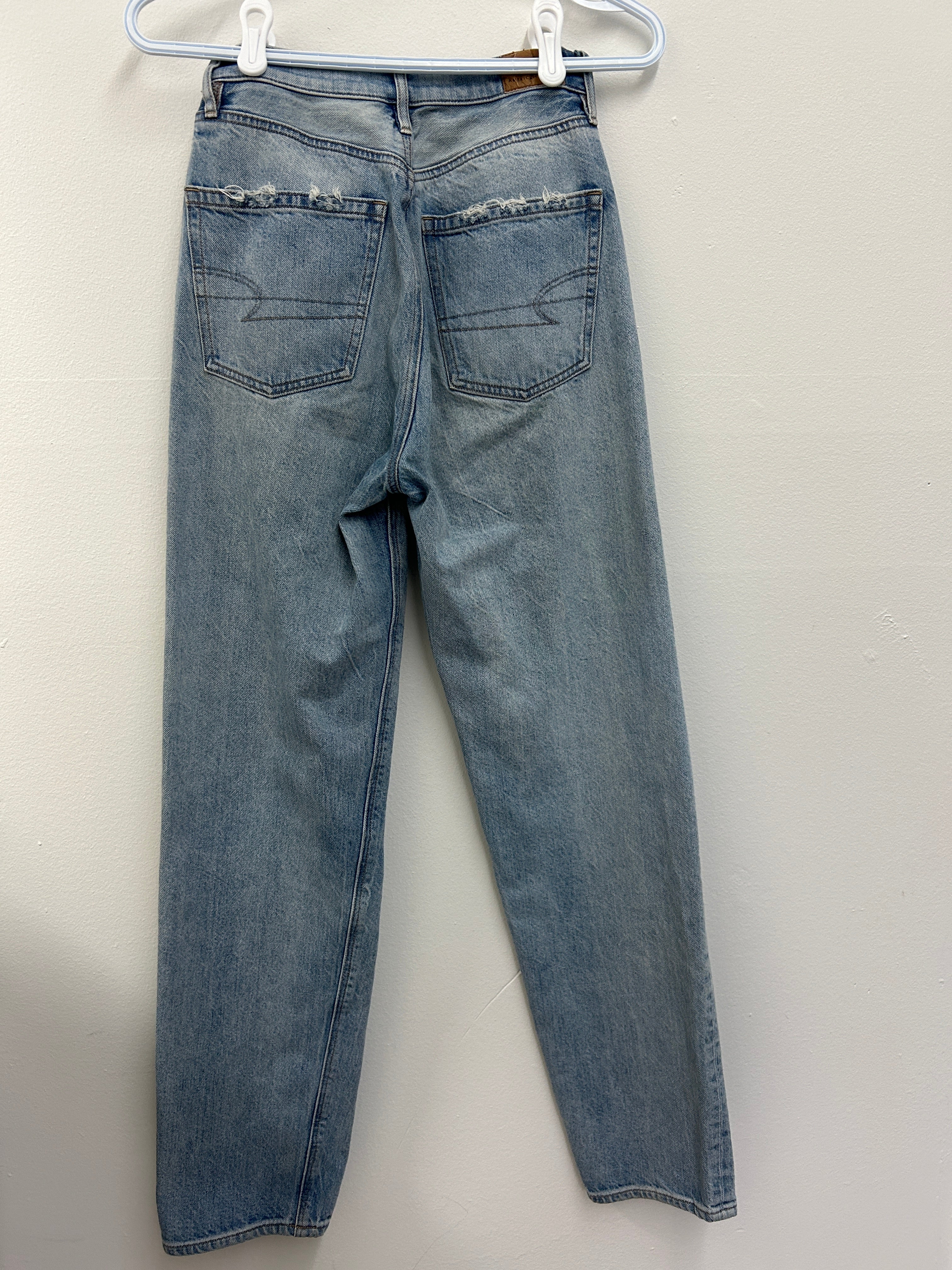 Jean droit bleu clair à taille haute – American Eagle