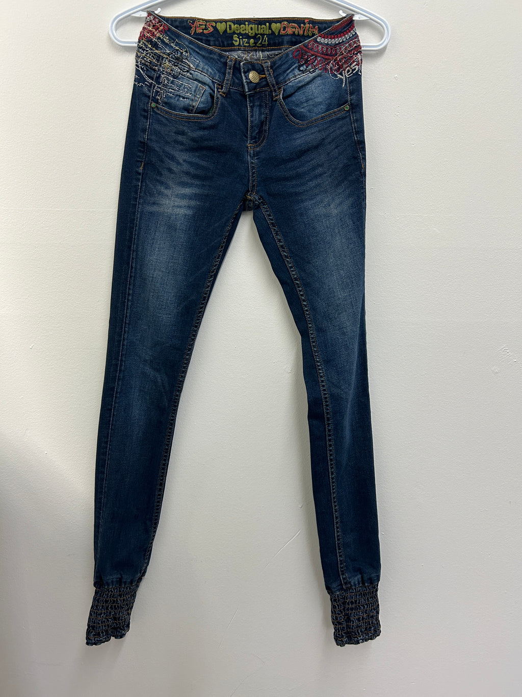 Jean skinny bleu foncé brodé à taille basse – Desigual