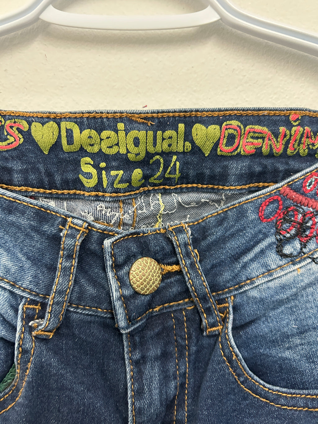 Jean skinny bleu foncé brodé à taille basse – Desigual
