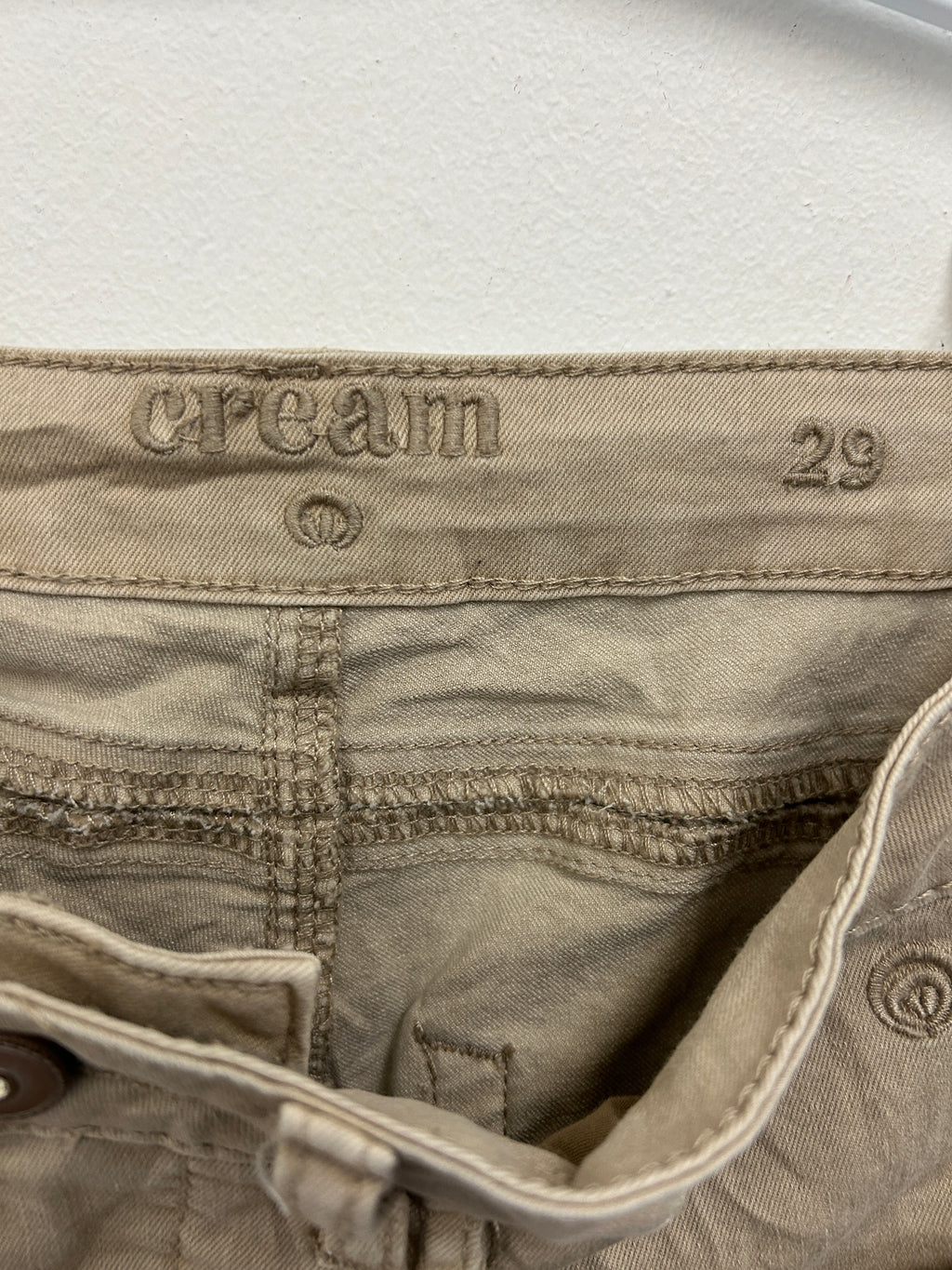 Pantalon beige ajusté – Cream