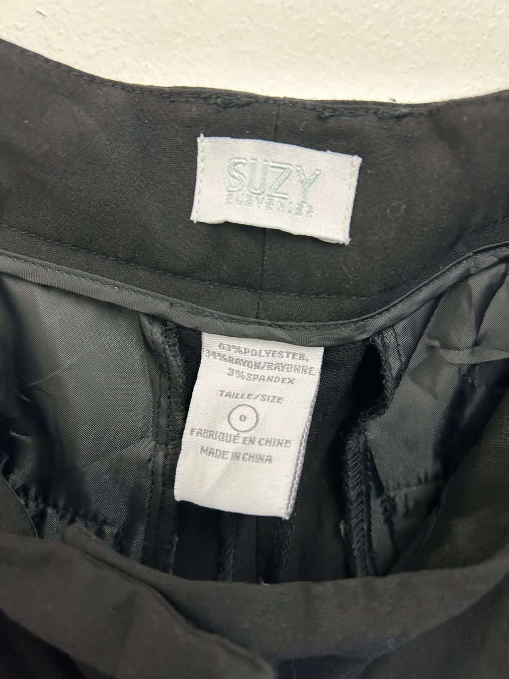 Pantalon habillé noir à fente avant – Suzy Shier