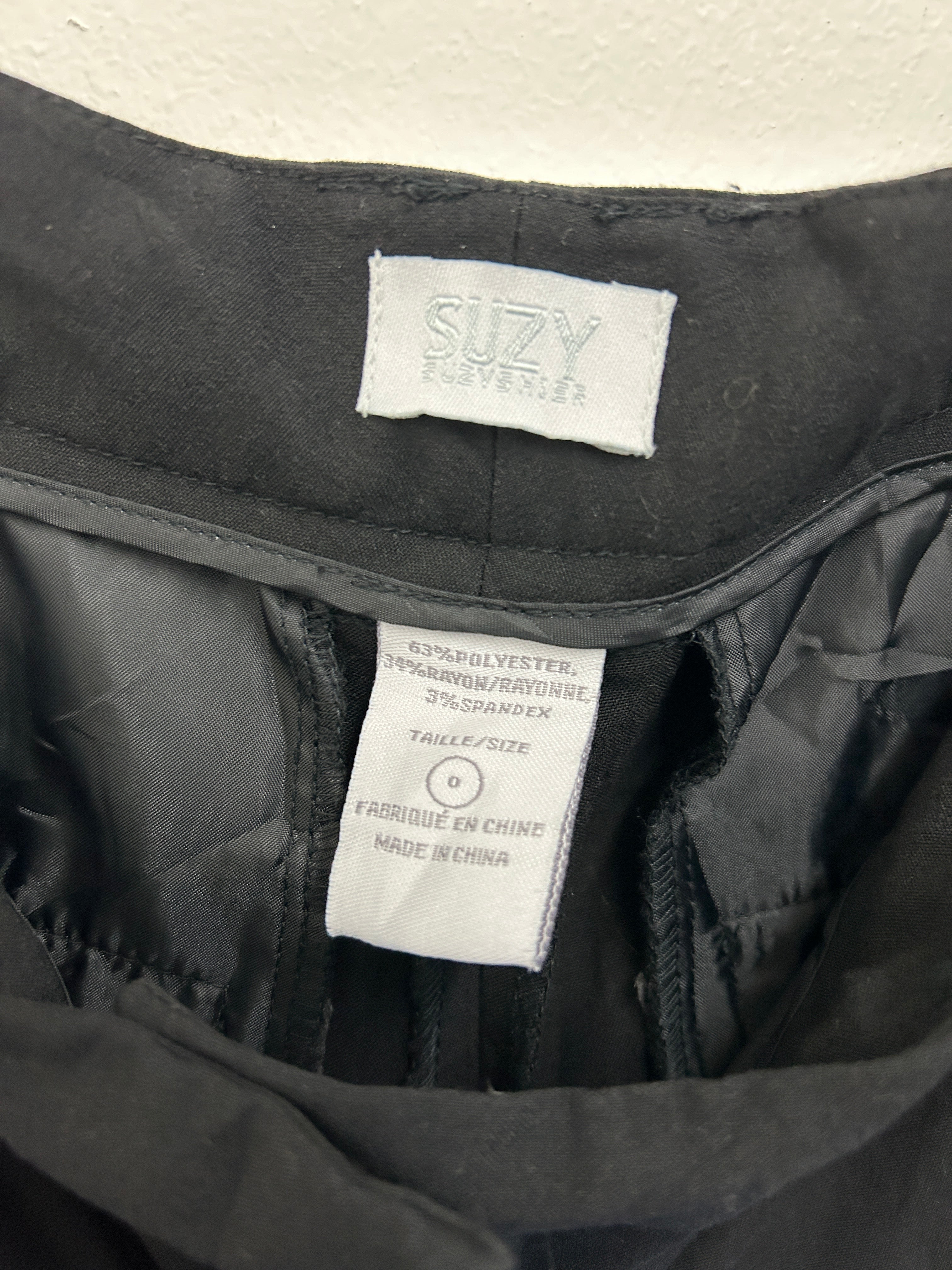 Pantalon habillé noir à fente avant – Suzy Shier