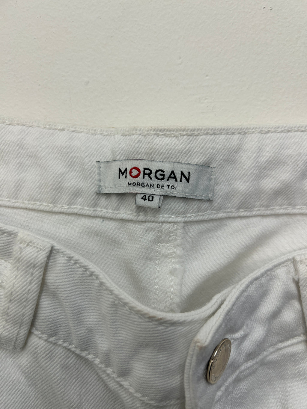 Jean blanc avec détails métalliques dorés – Morgan
